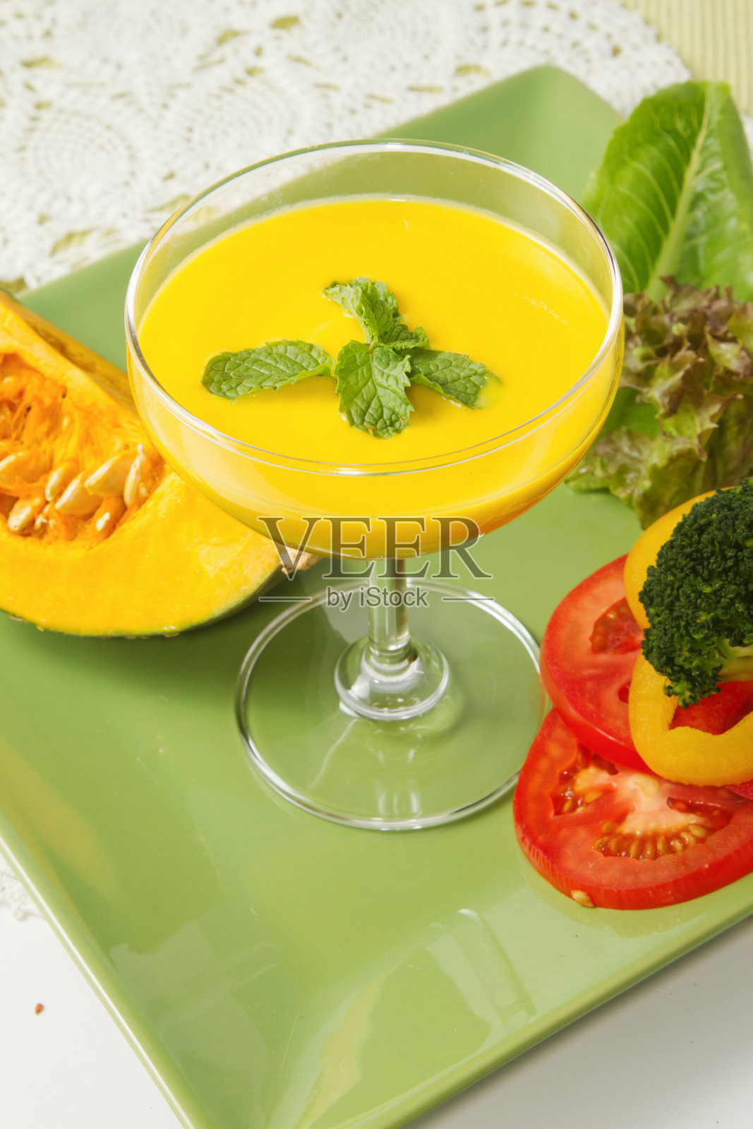 新鲜蔬菜南瓜汤照片摄影图片