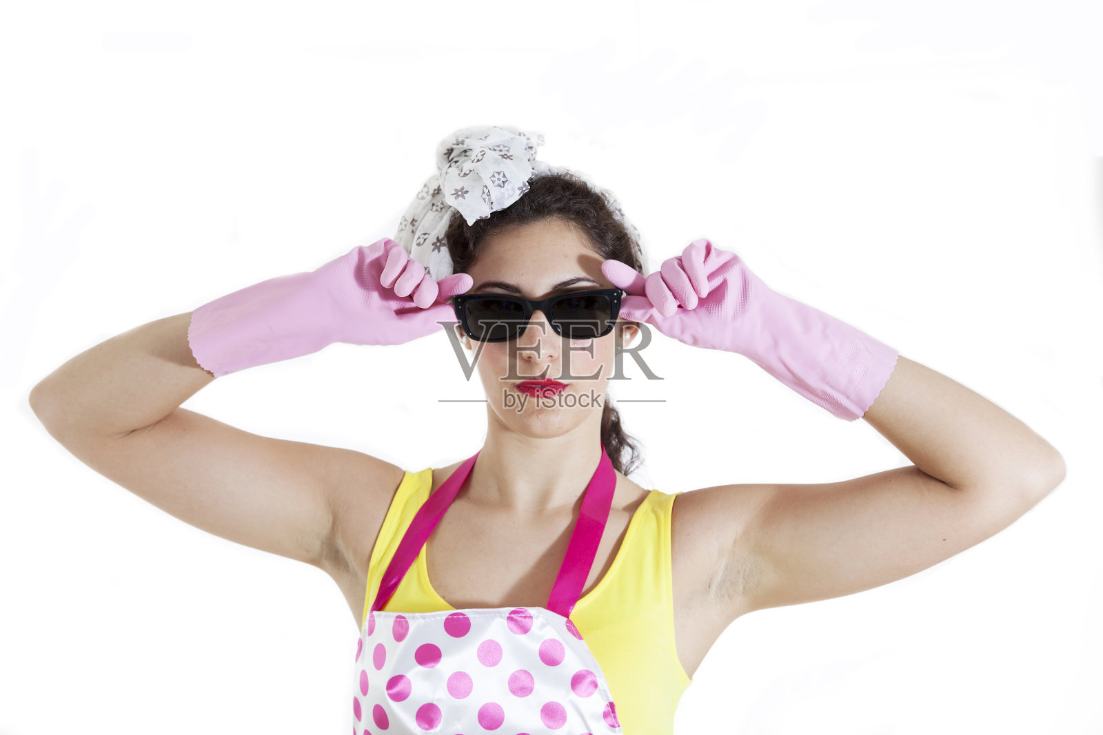 戴着太阳镜的漂亮主妇的肖像照片摄影图片