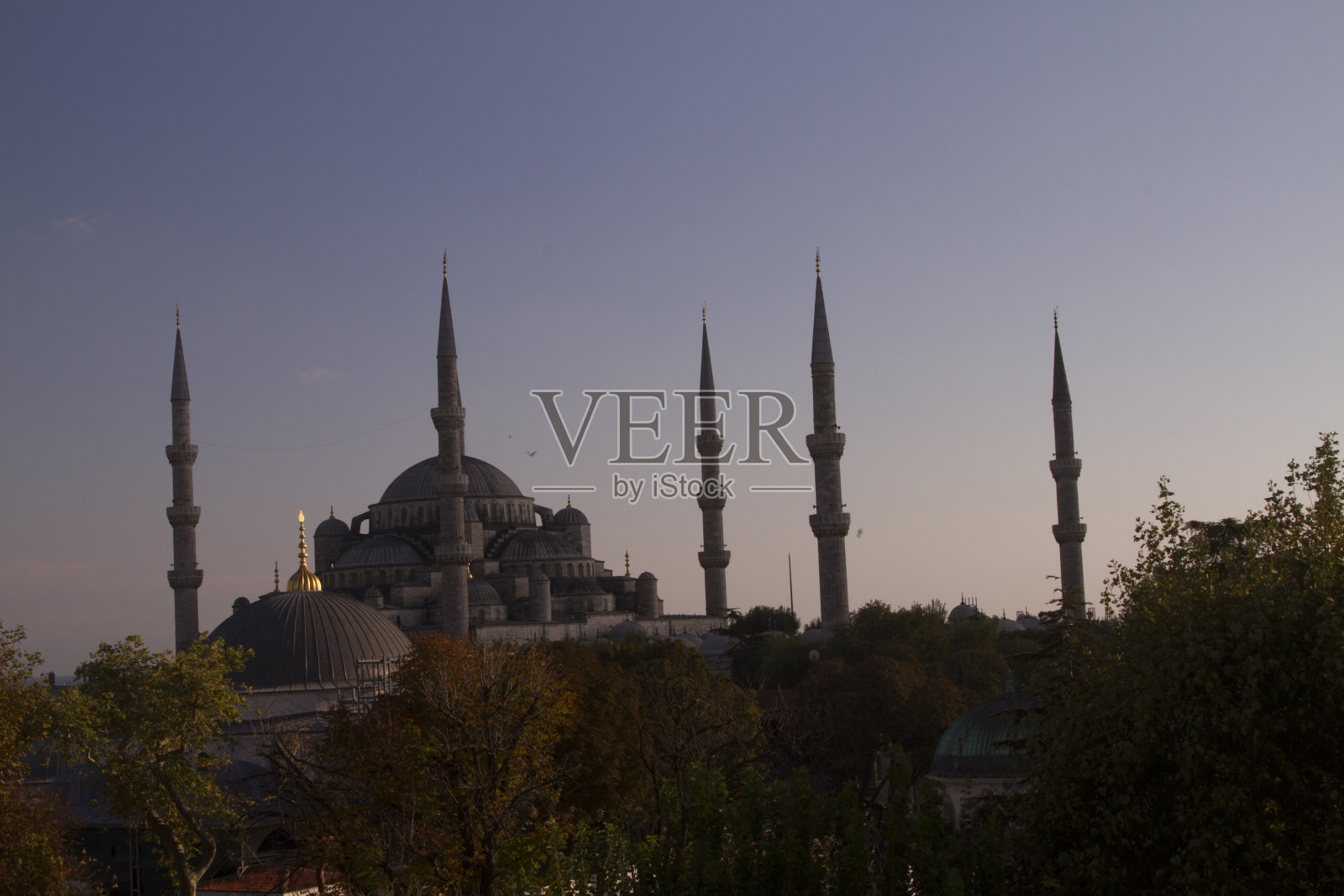 伊斯坦布尔是土耳其的首都，东部旅游城市。照片摄影图片