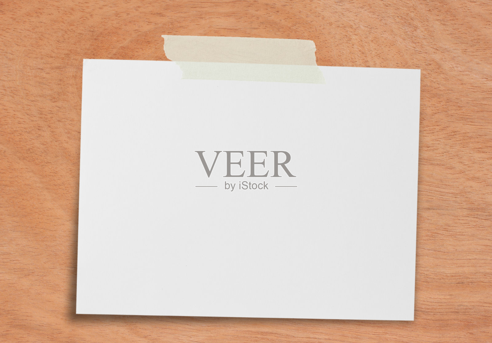 轻木背景的便利贴。照片摄影图片