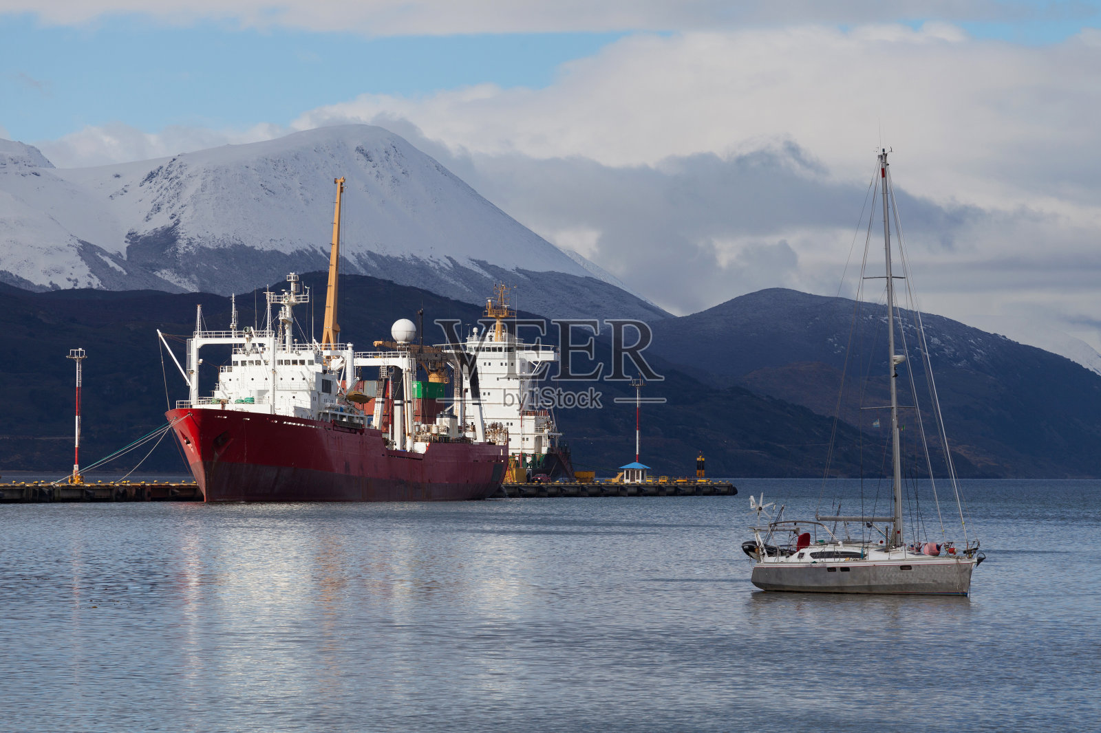 集装箱货轮航行照片摄影图片