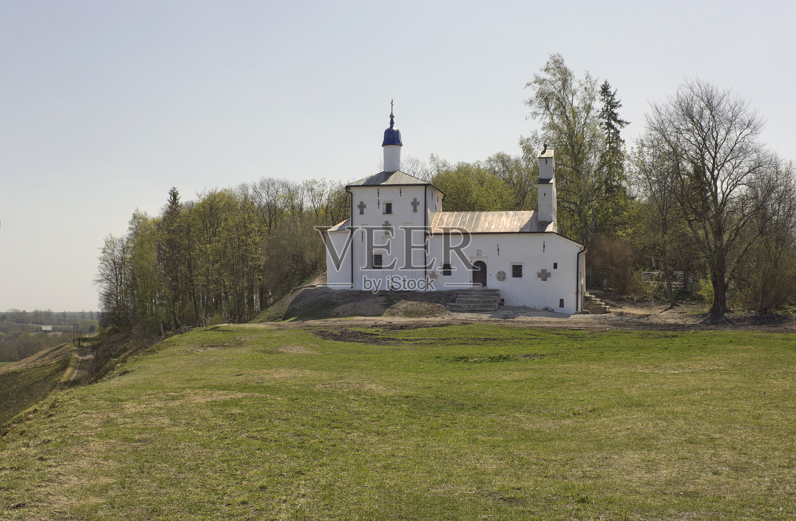 古老的乡村教堂靠近普斯科夫照片摄影图片