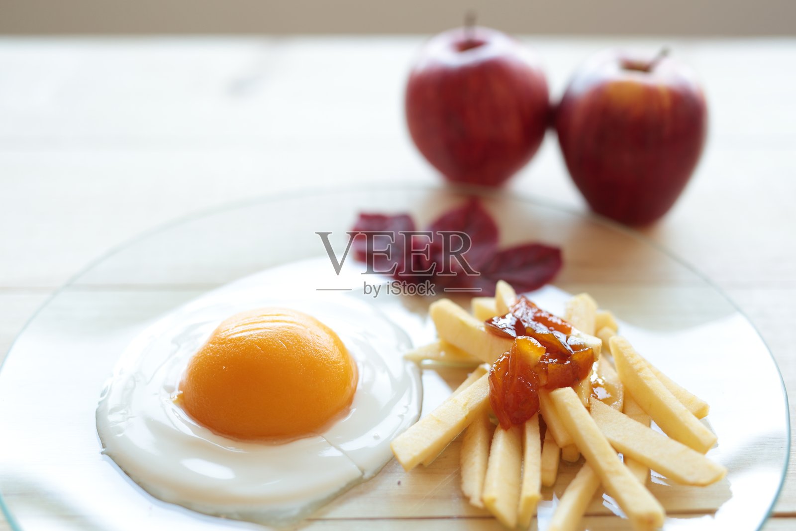 芯片与蛋照片摄影图片