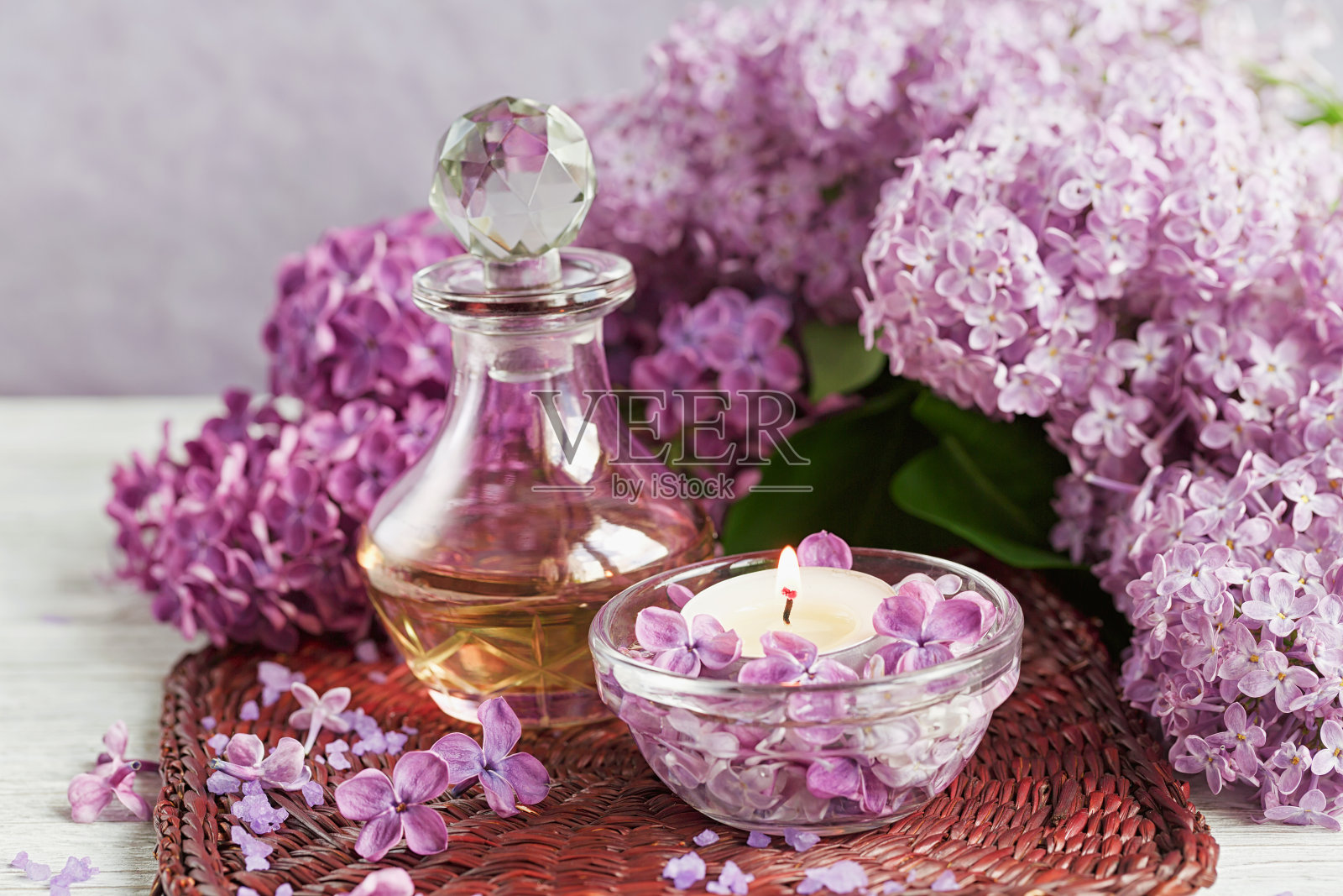 SPA理念:采用天然海盐、香油、丁香花等成分进行SPA处理照片摄影图片