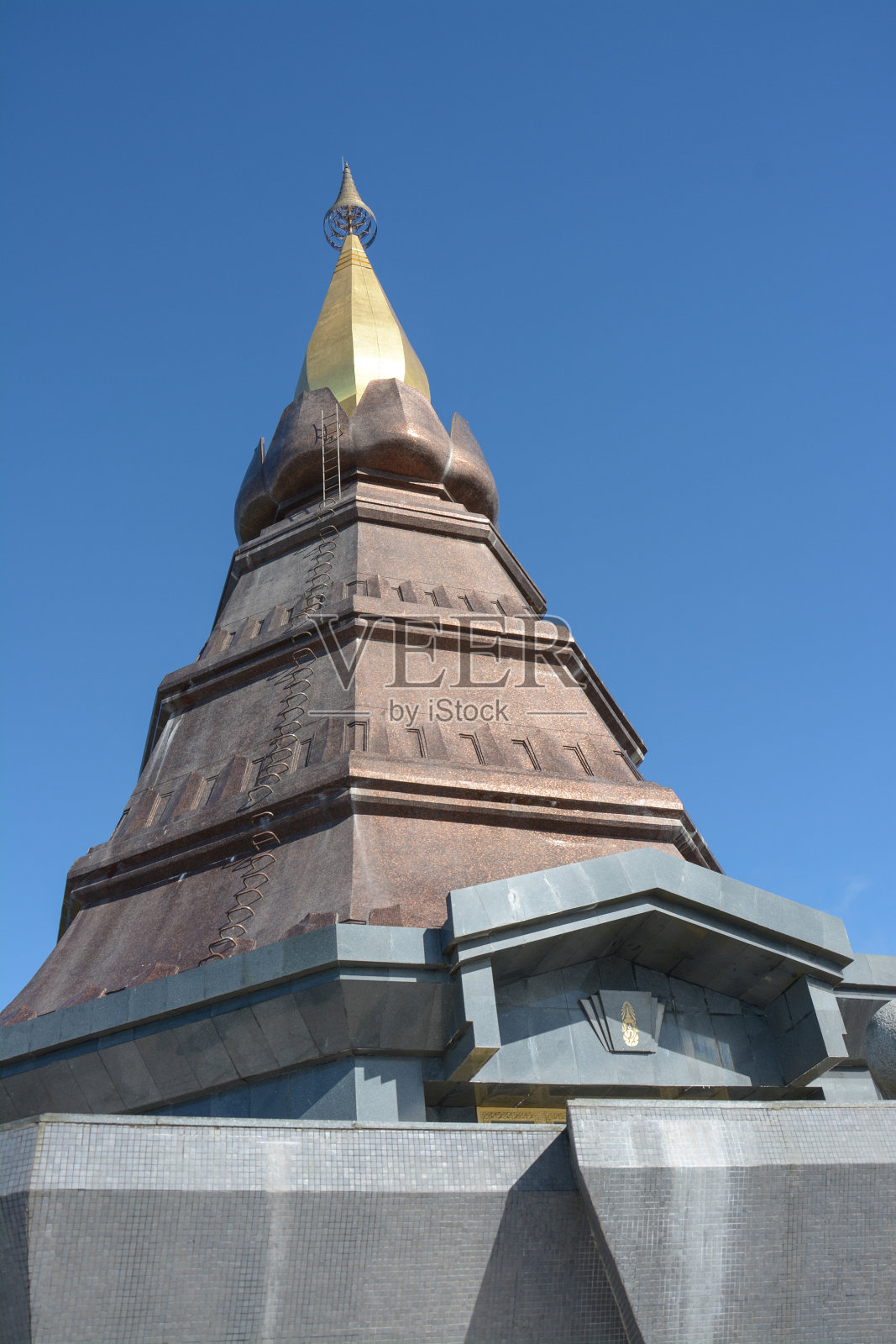 塔上的山(Noppa methandon -nop pha phum siri stupa)，Doi Inthanon国家公园，泰国。照片摄影图片