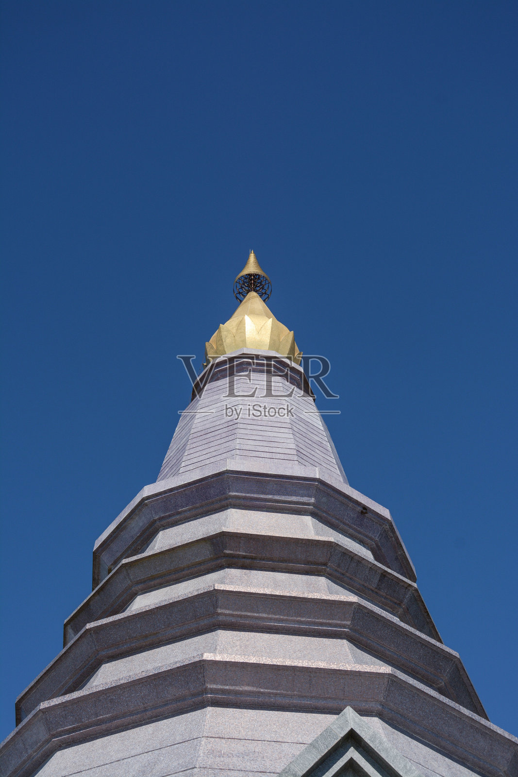 山上的宝塔照片摄影图片