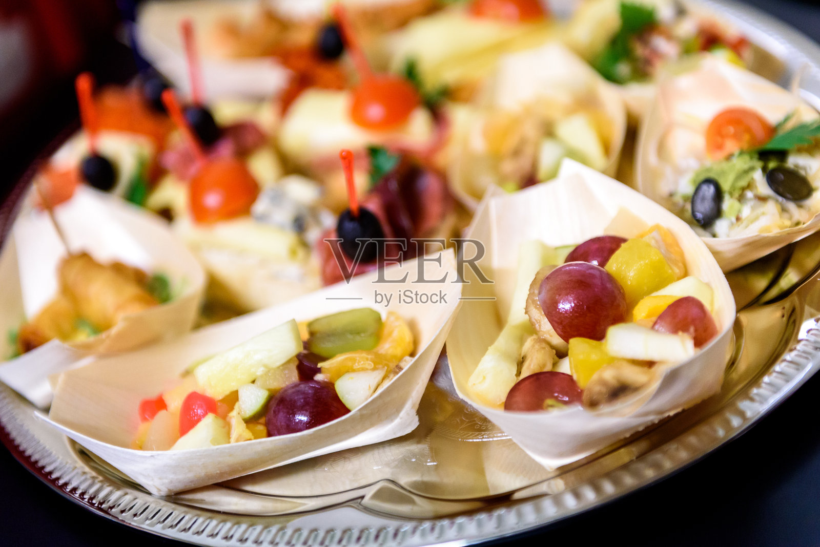 自制的开胃小菜，小三明治，开胃菜。照片摄影图片