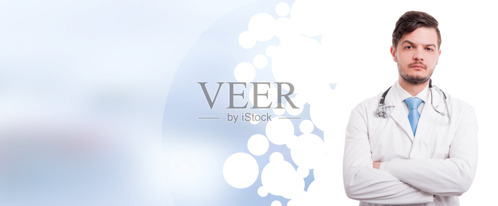 医护人员双臂交叉站立的肖像照片摄影图片