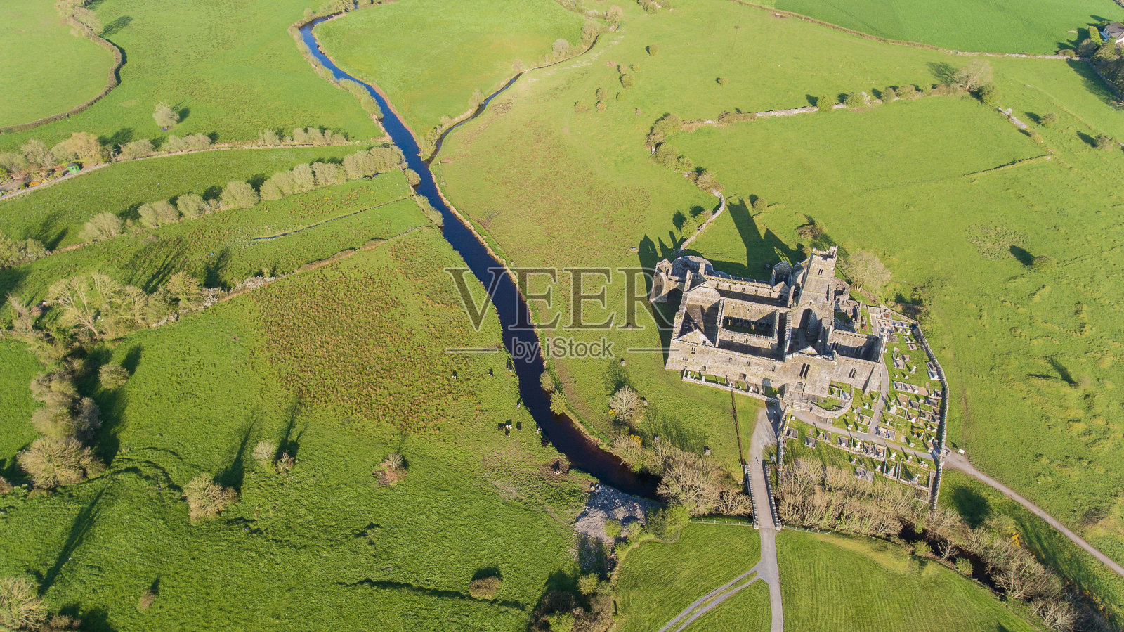 鸟瞰图的昆修道院，克莱尔郡，爱尔兰。照片摄影图片