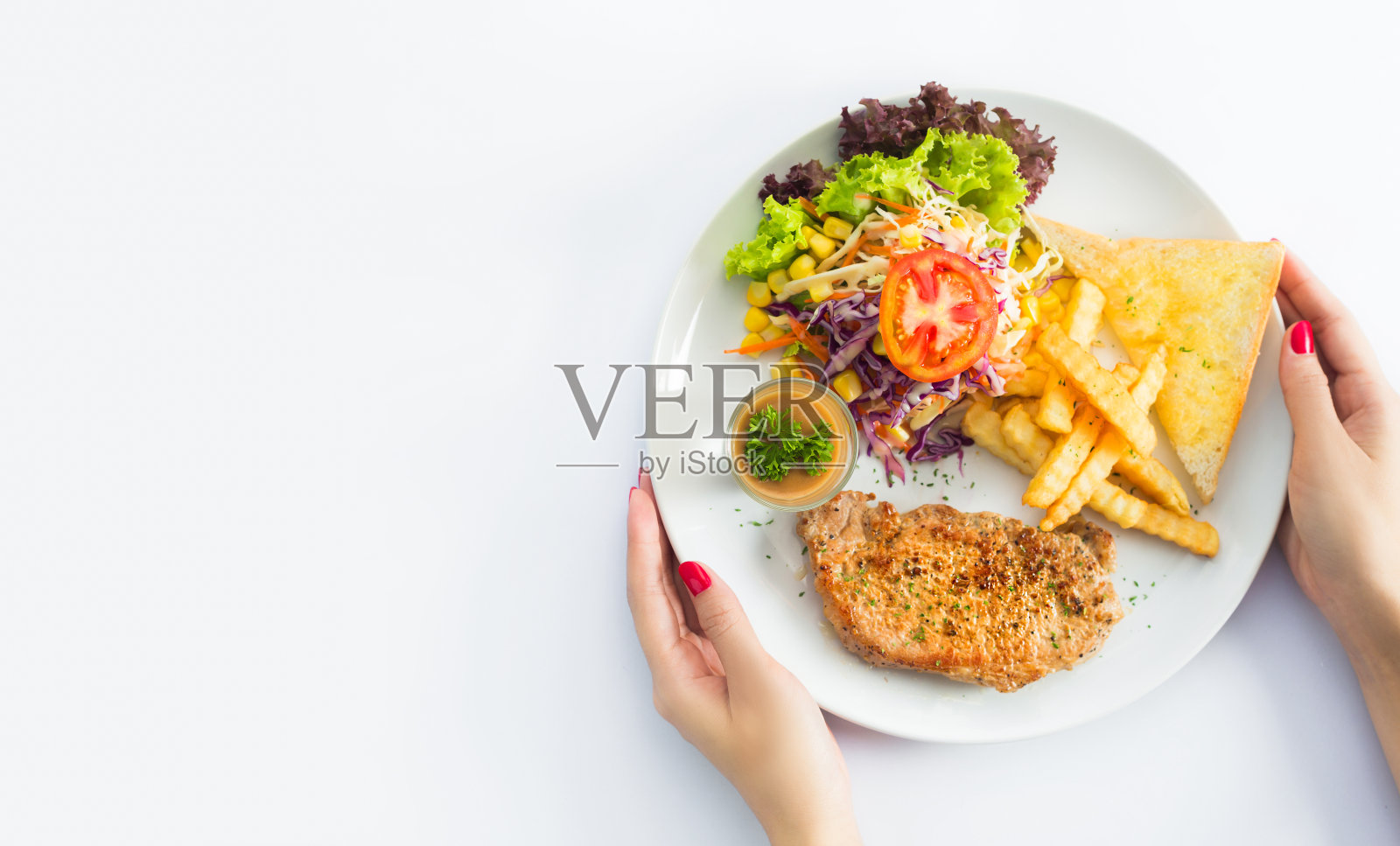 烤牛排，烤土豆和蔬菜照片摄影图片