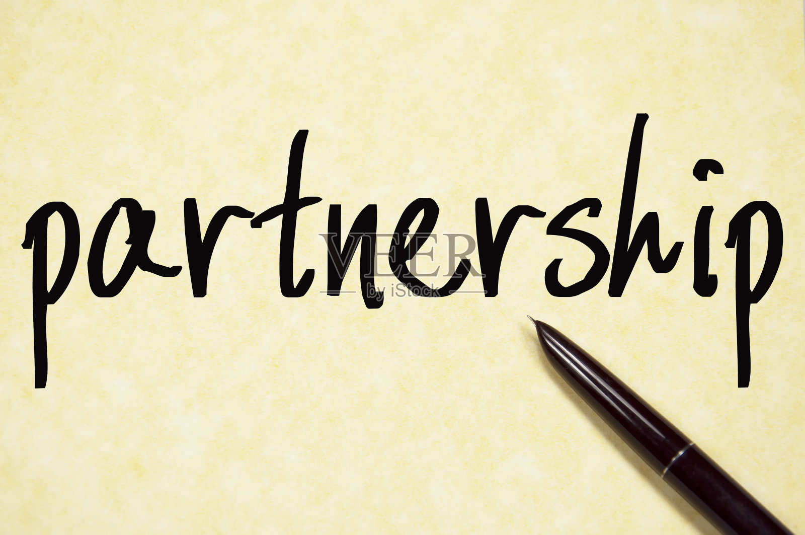 伙伴关系词写在纸上照片摄影图片