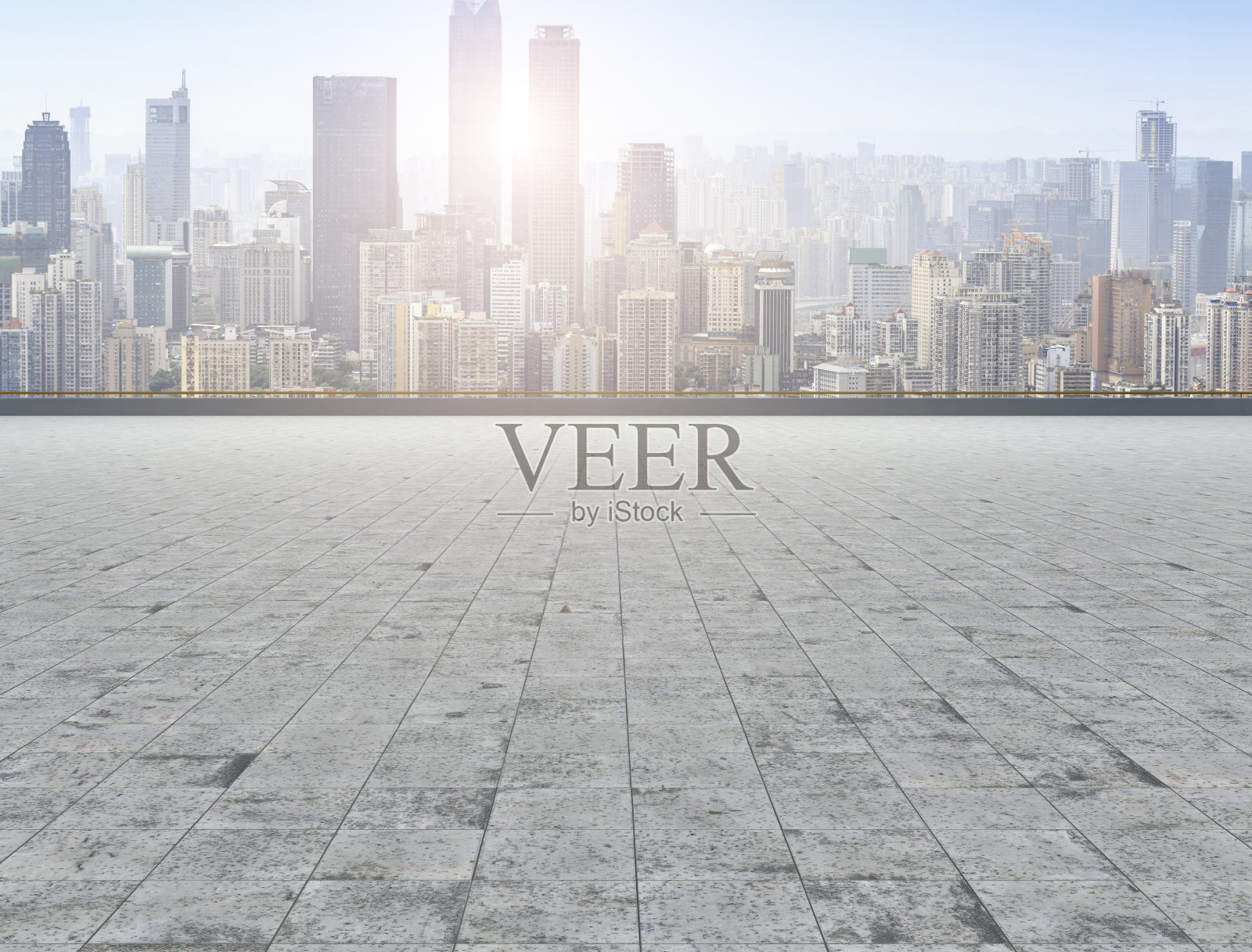 道路、道路和城市天际线照片摄影图片