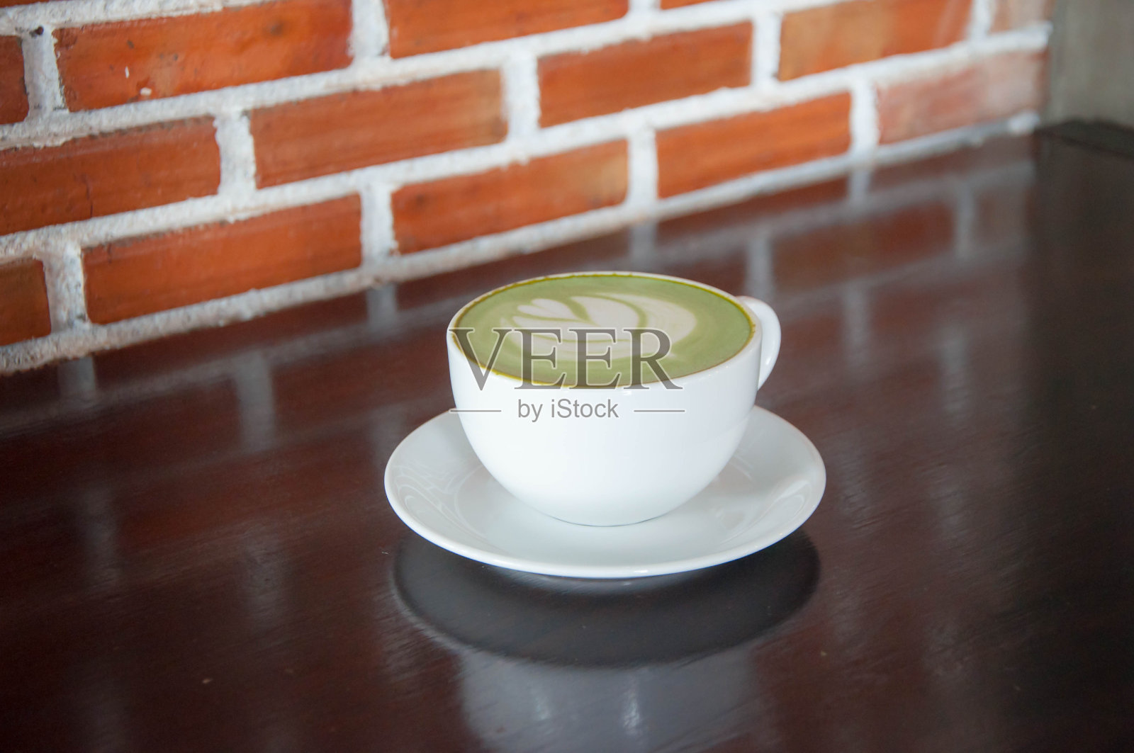 热饮：奶盖绿茶照片摄影图片