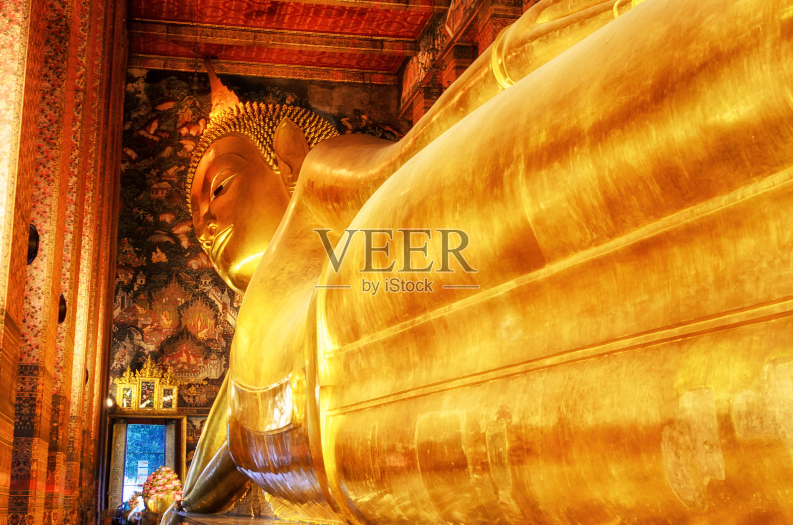 卧佛金像。泰国曼谷，卧佛寺。照片摄影图片