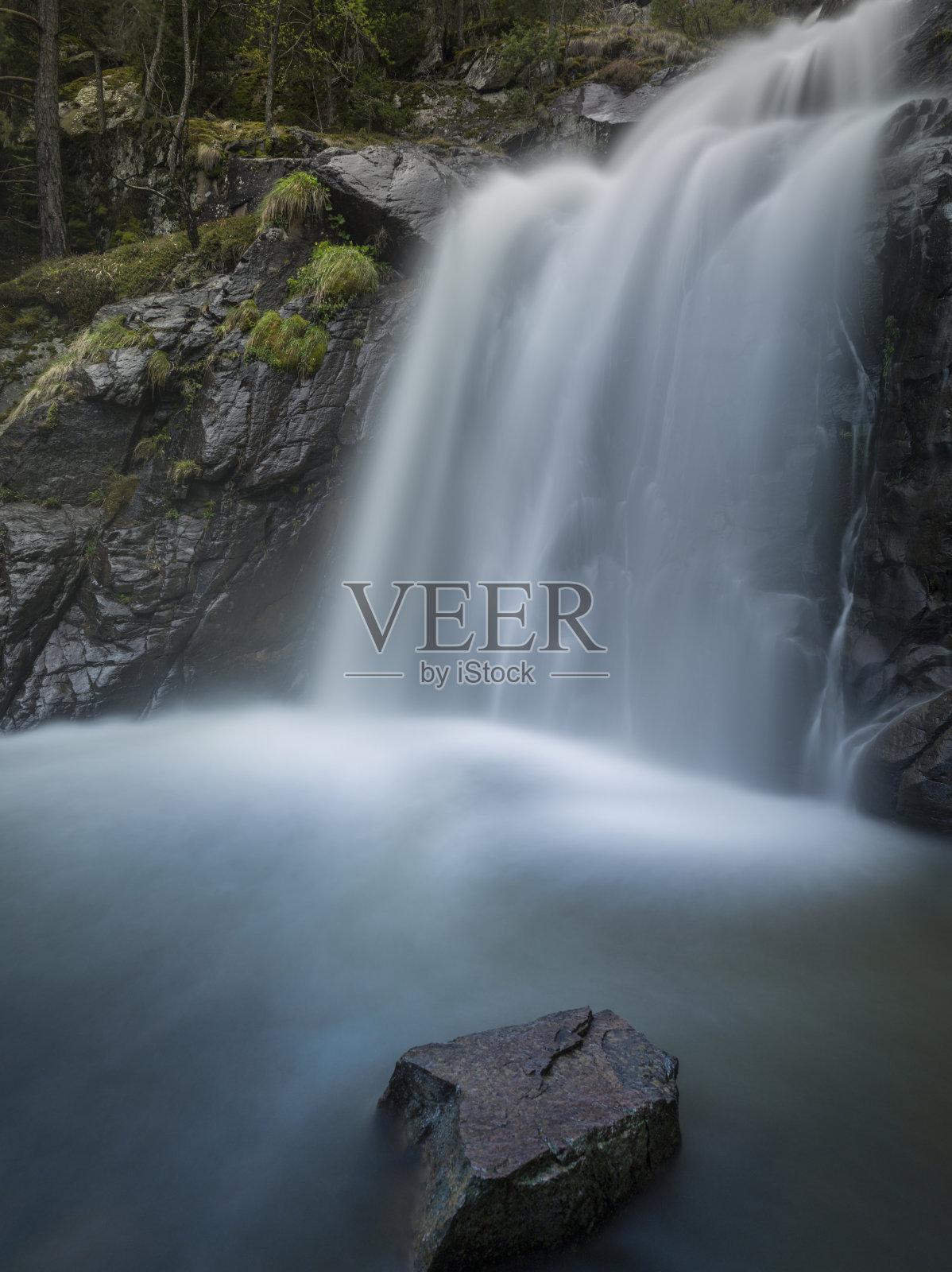 美丽的瀑布在白云石照片摄影图片