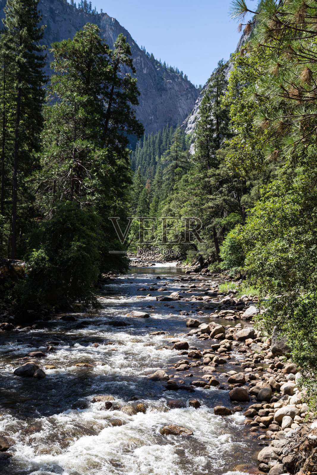 美国加利福尼亚州约塞米蒂国家公园的默塞德河照片摄影图片