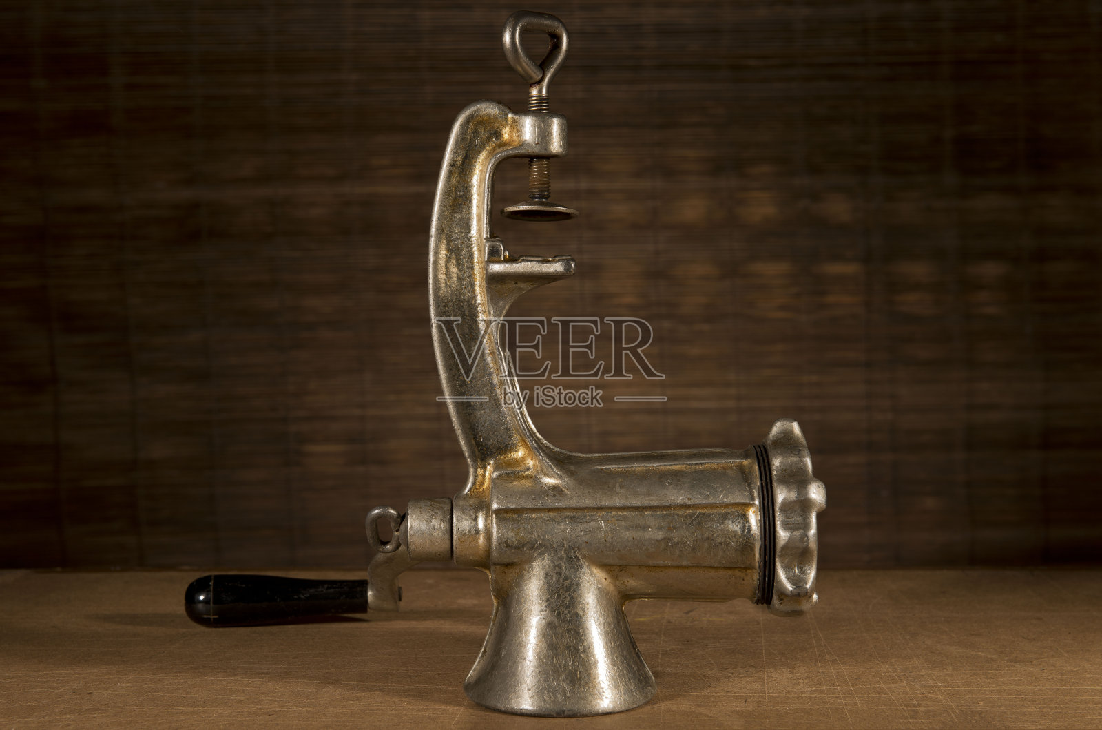 旧手工铁绞肉机照片摄影图片