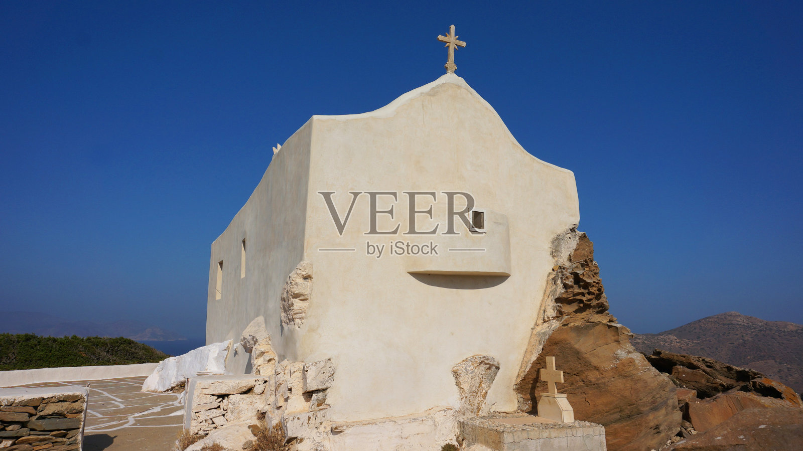 夏日清晨，风景如画的伊俄斯岛，清澈的海水，希腊基克拉迪斯照片摄影图片