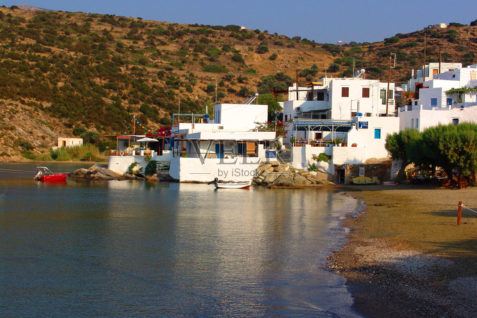 照片来自风景如画的西弗诺斯岛和清澈的海水海滩照片摄影图片