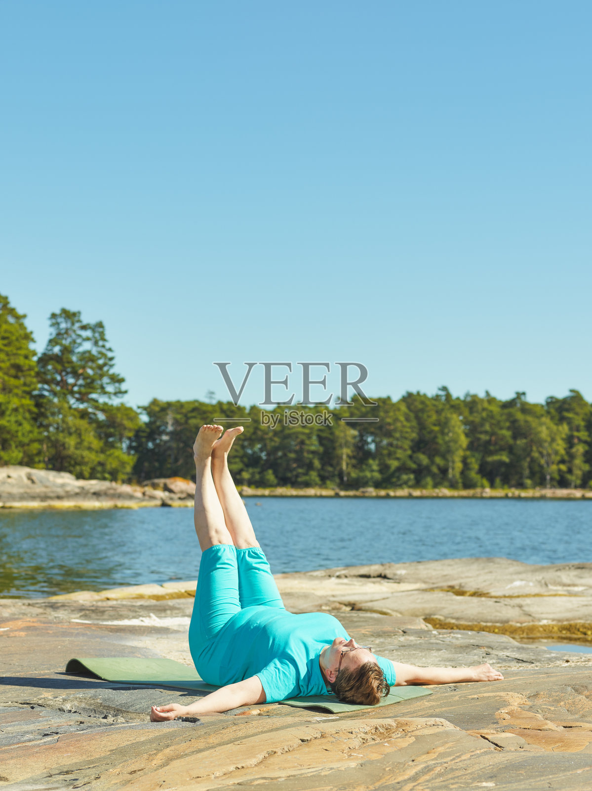 现实生活中的健身训练，成熟女人照片摄影图片