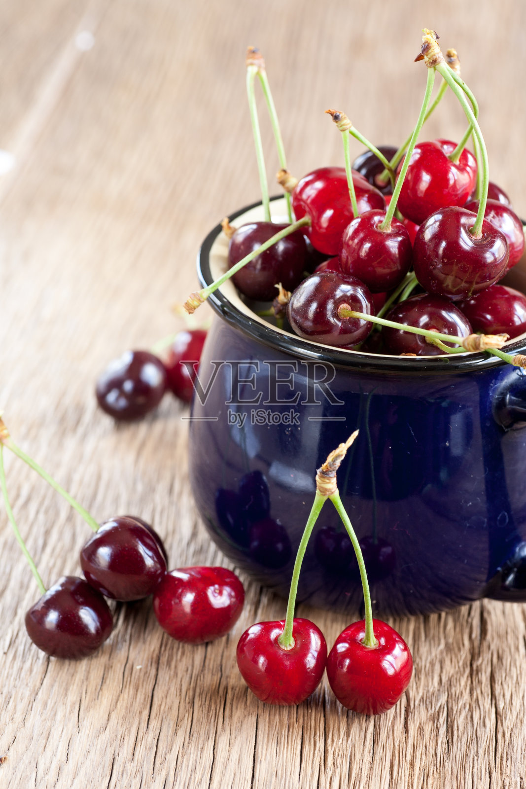 樱桃在碗里照片摄影图片