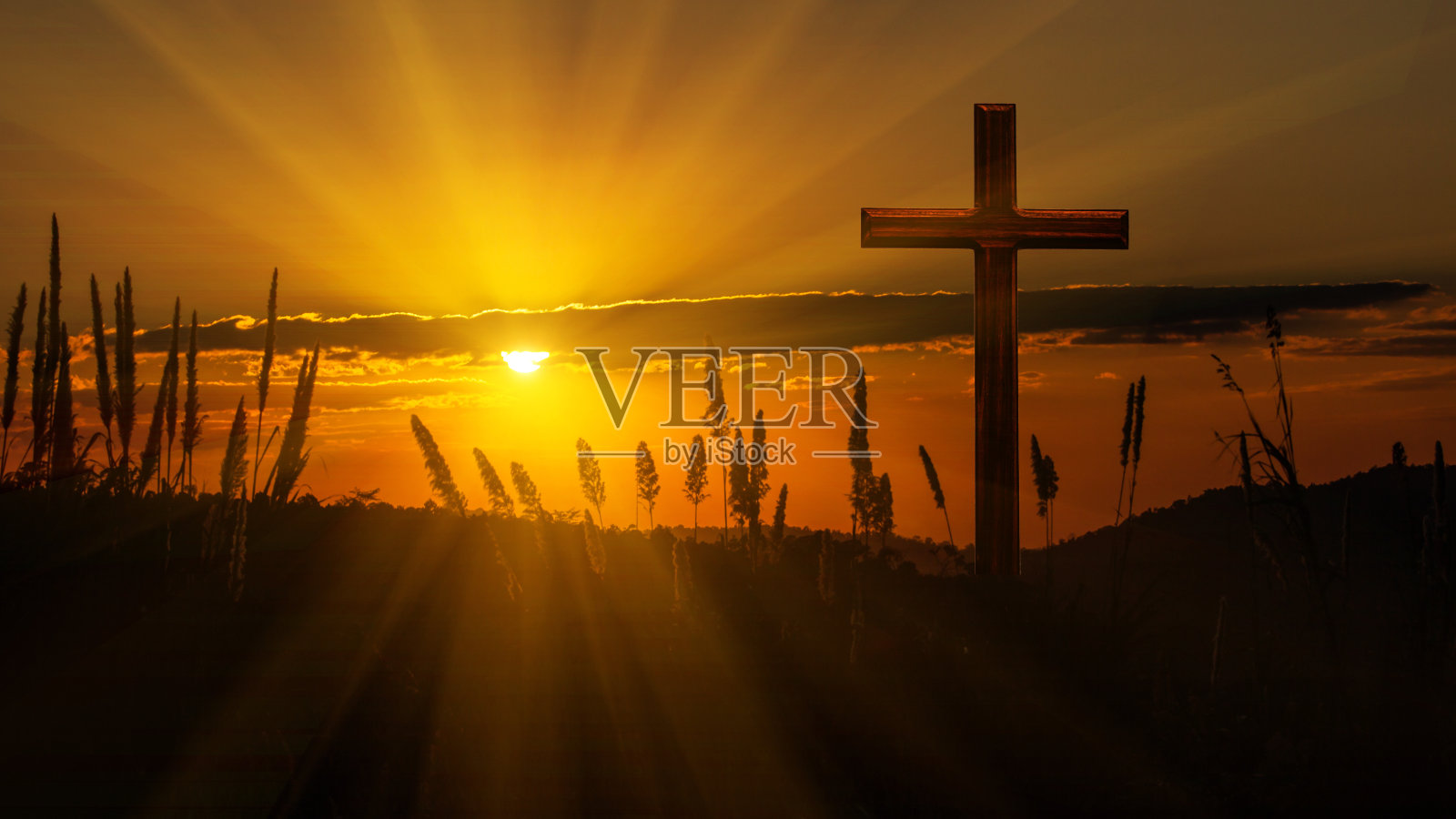 山上的十字架照片摄影图片