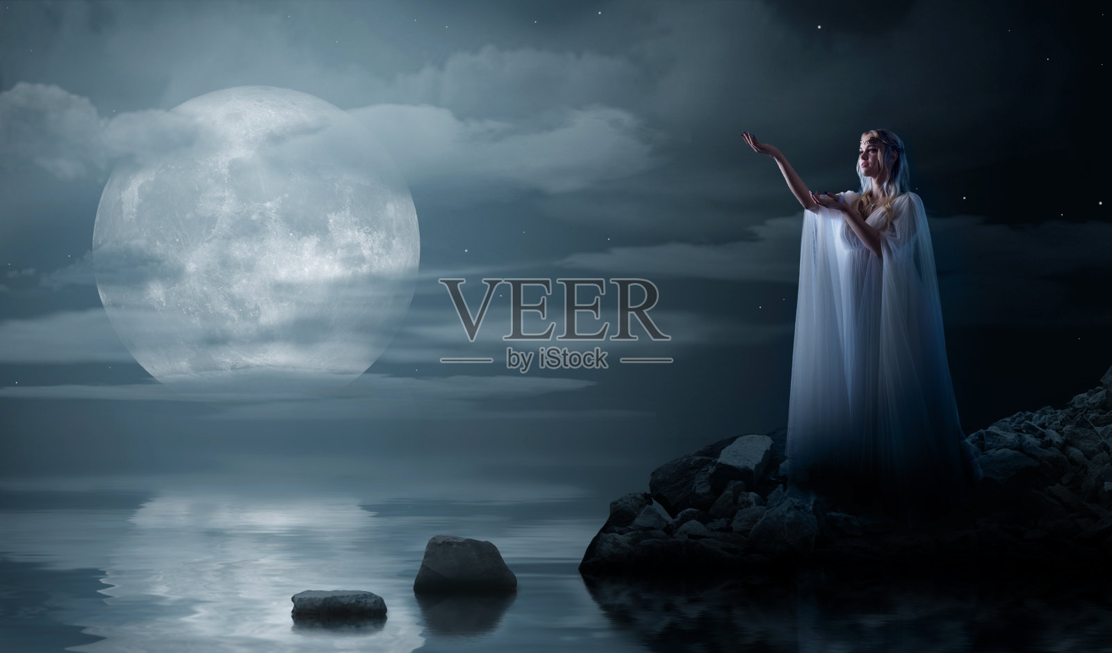 年轻的精灵女孩照片摄影图片