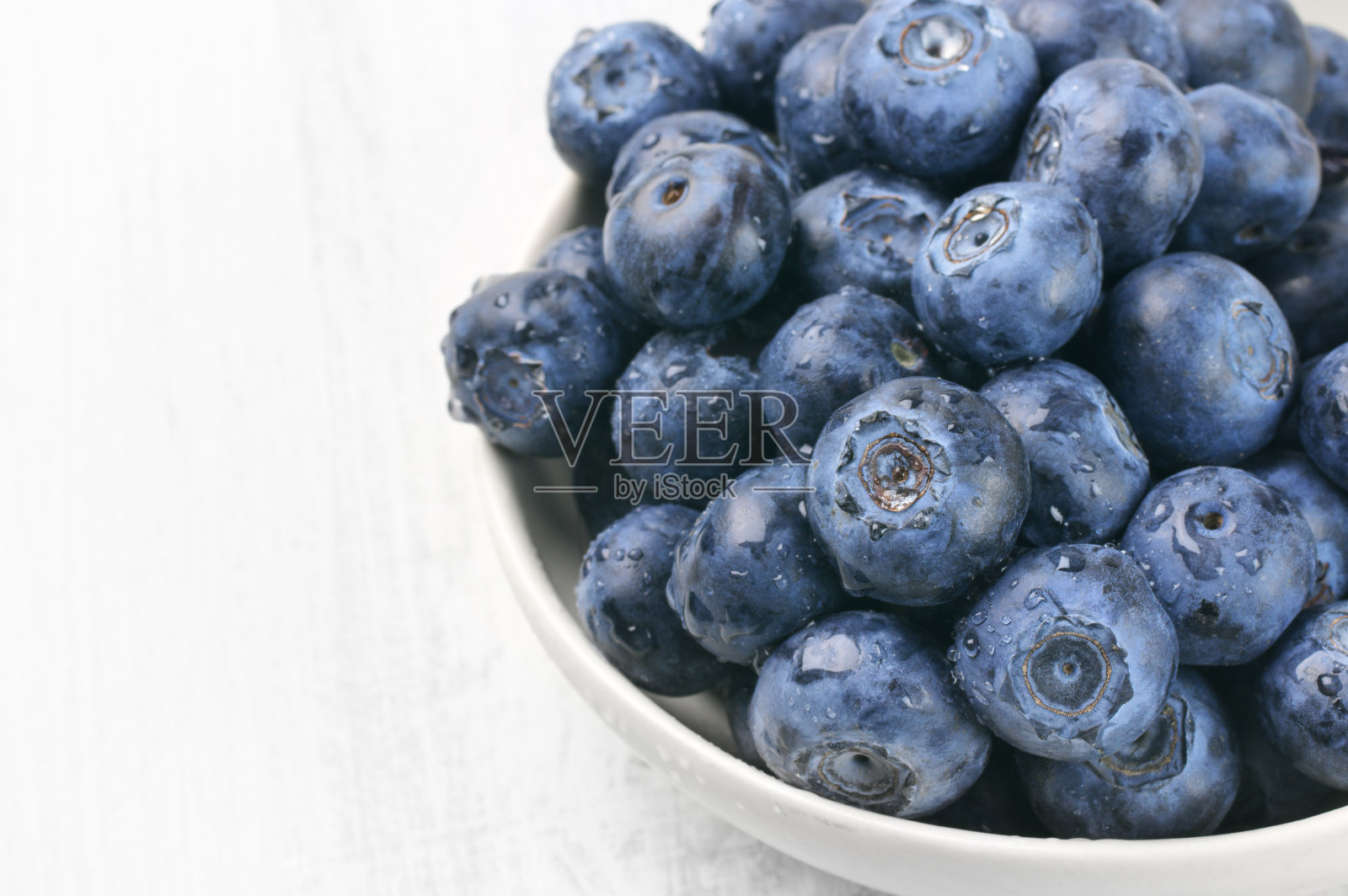 白碗里的蓝莓照片摄影图片