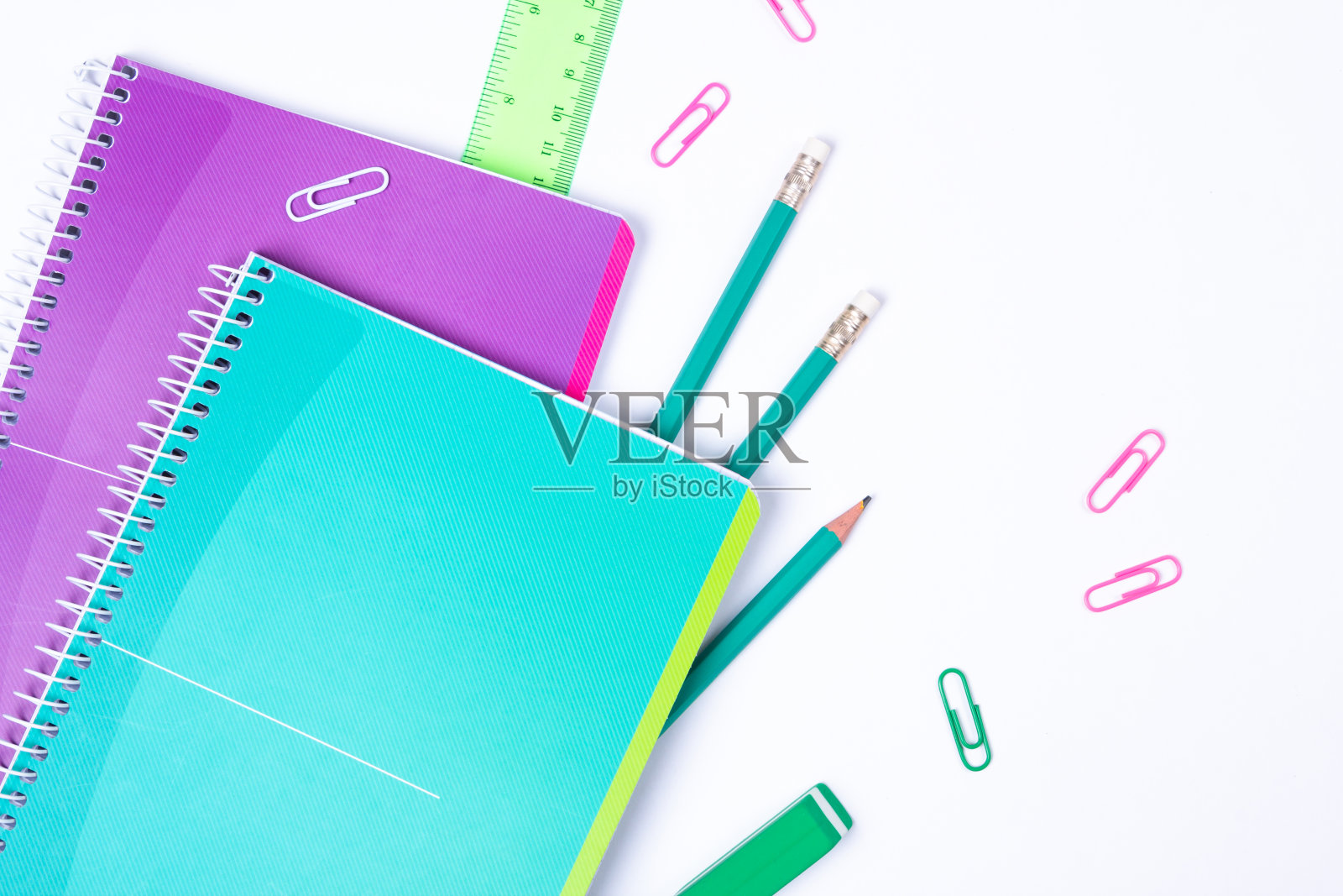 学校文具在白色背景与copyspace照片摄影图片