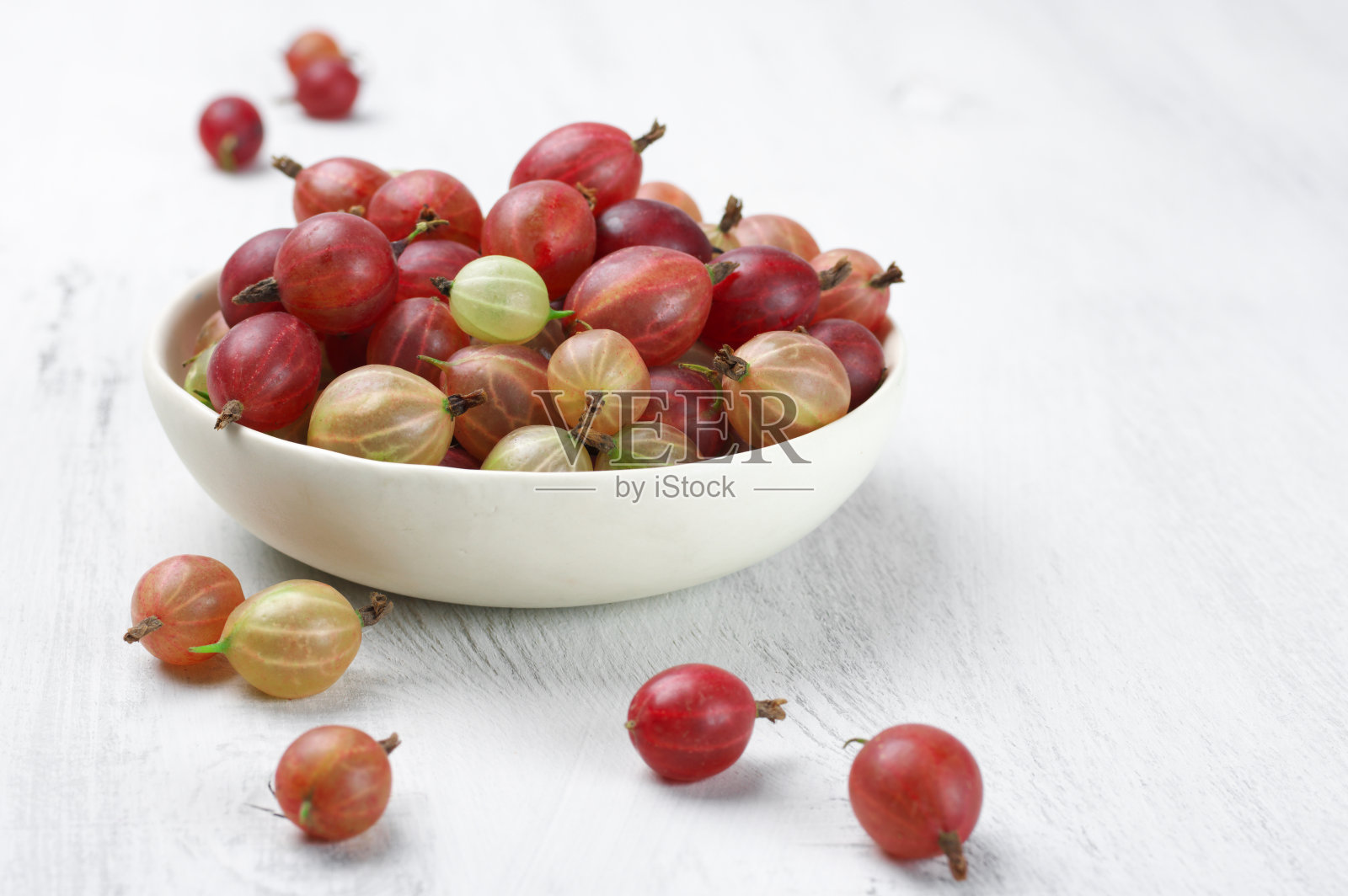 白碗里的醋栗照片摄影图片