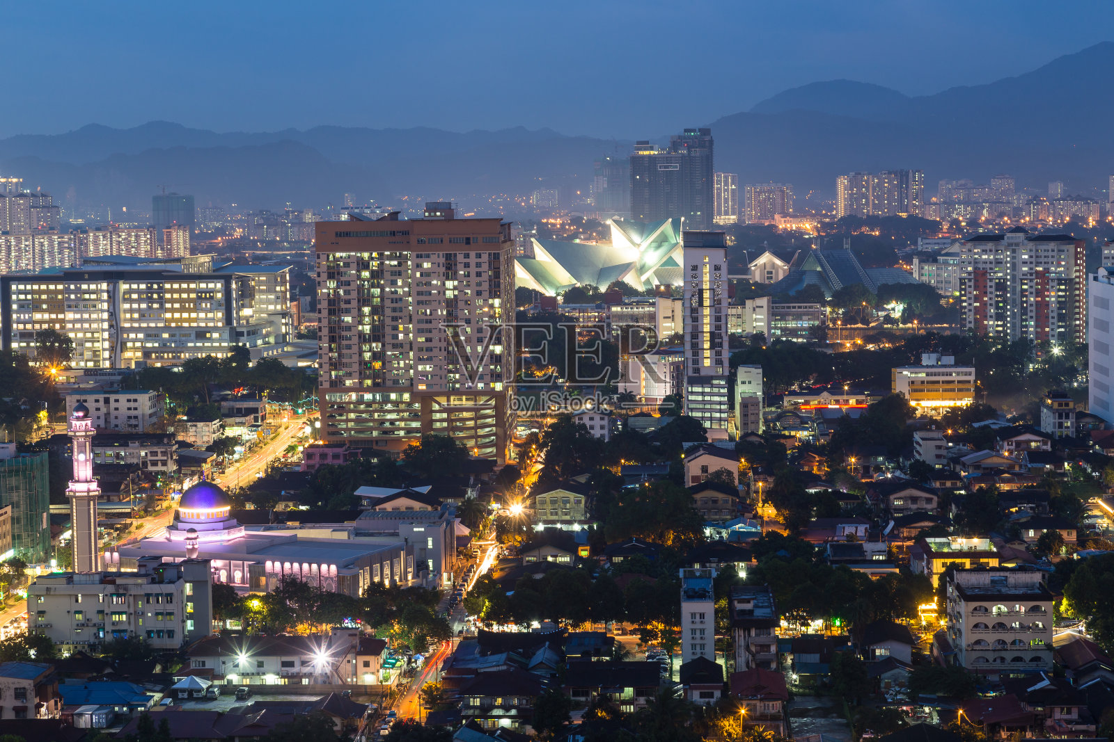 晚上的吉隆坡天际线照片摄影图片