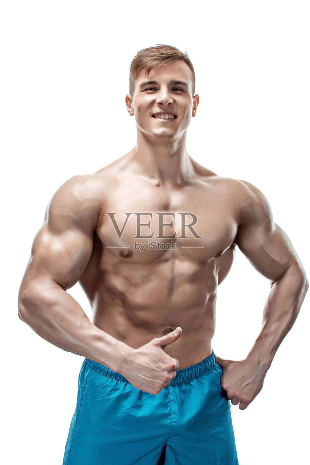 肌肉男在工作室摆姿势的照片照片摄影图片