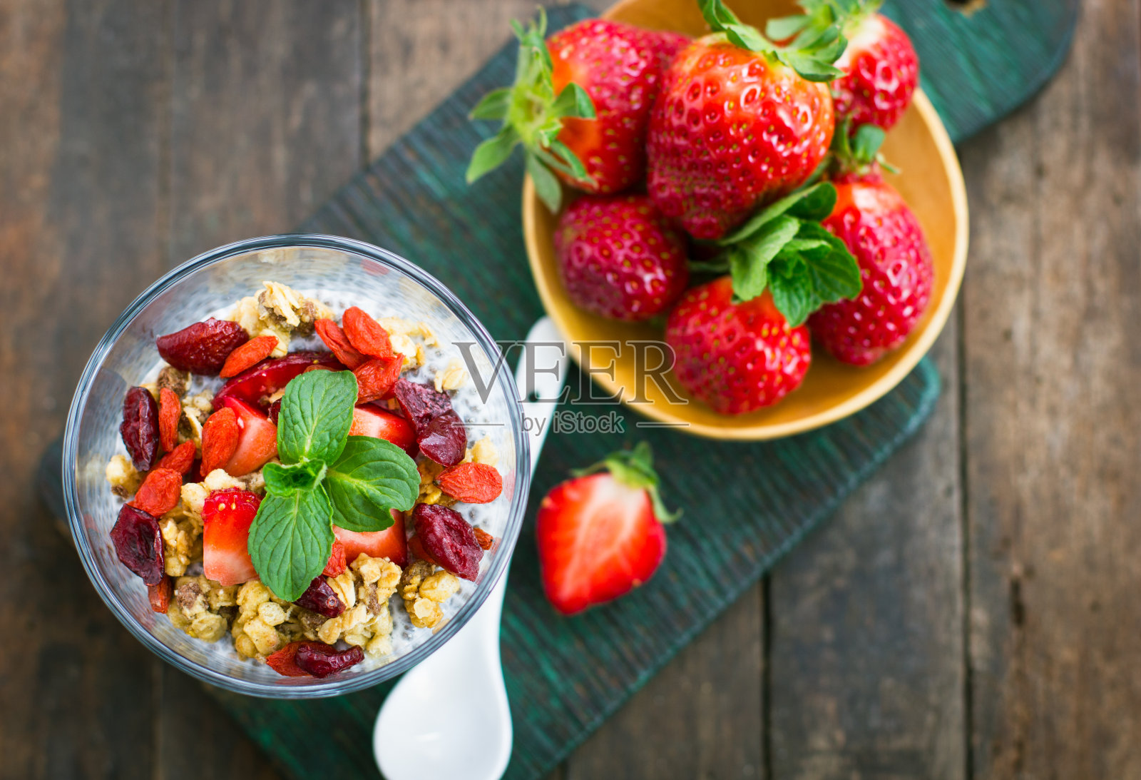 超级食物——健康奇亚籽布丁照片摄影图片