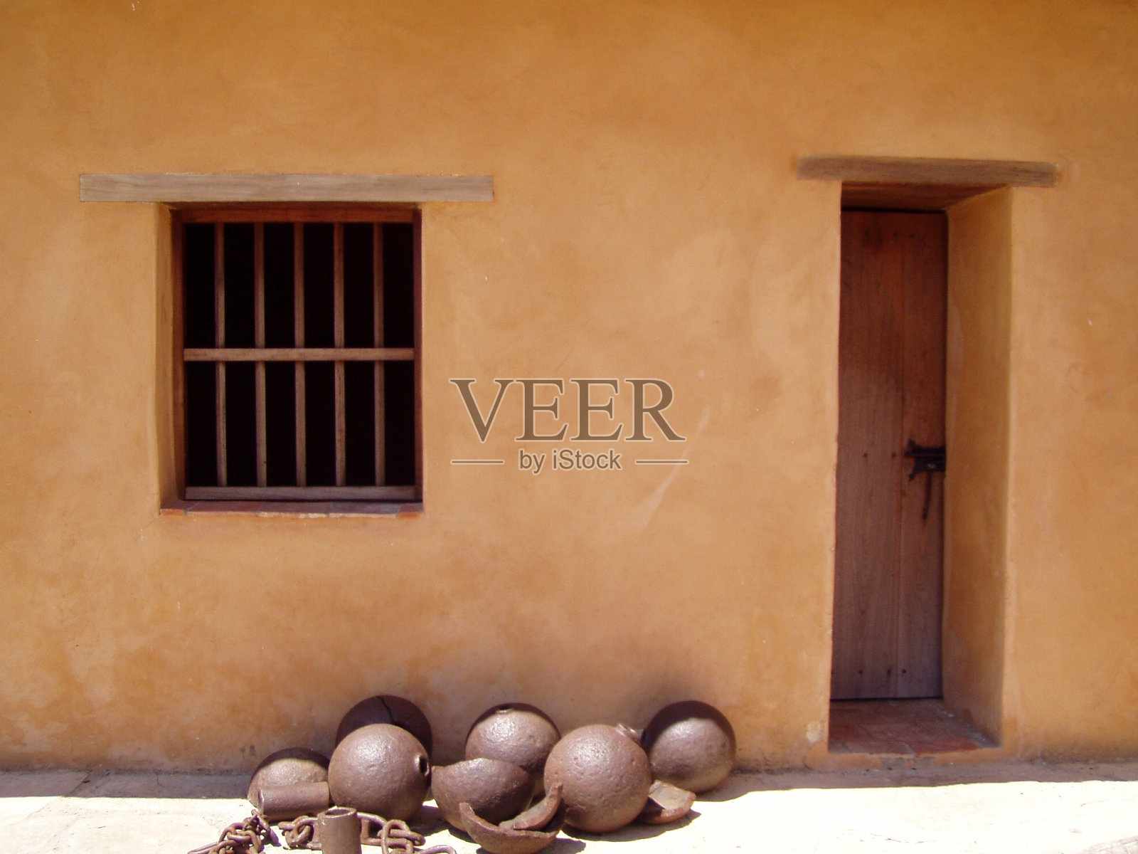 酒吧，球和门照片摄影图片