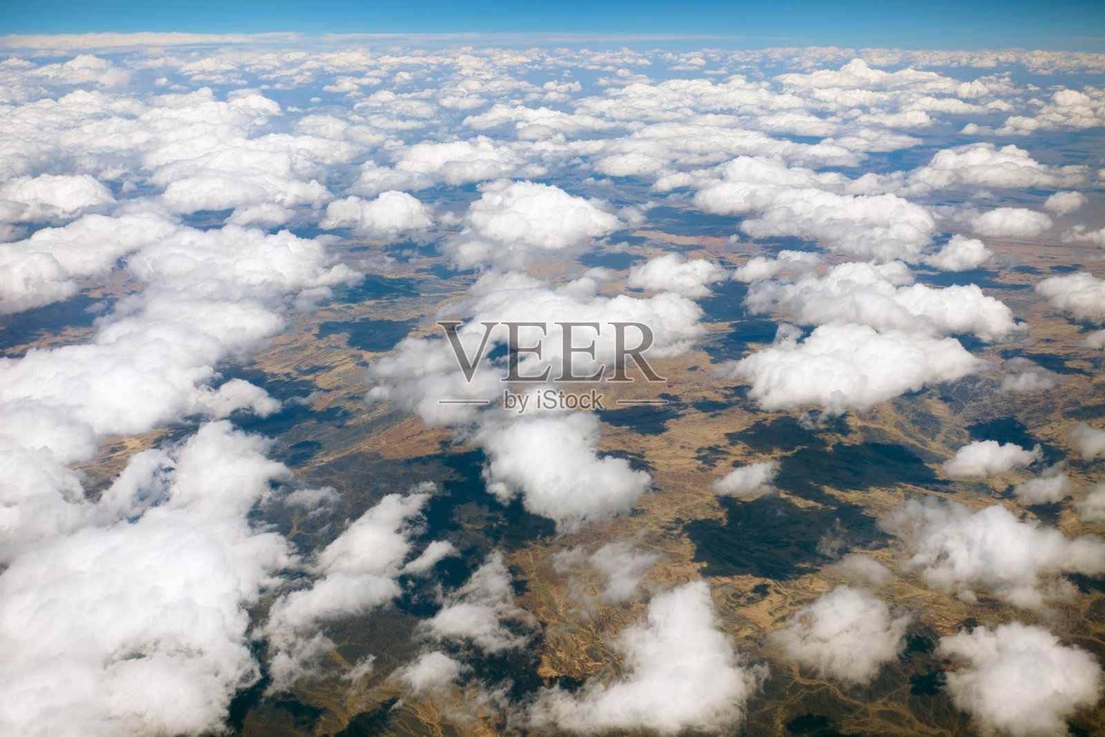 云计算和沙漠照片摄影图片