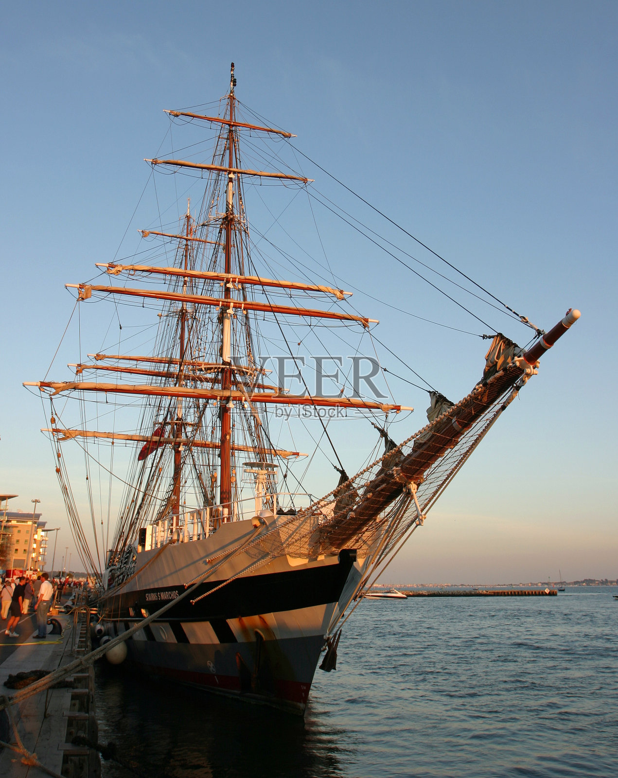 高桅横帆船照片摄影图片