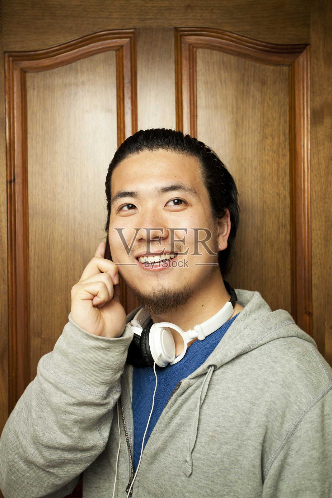 亚洲男人在家照片摄影图片