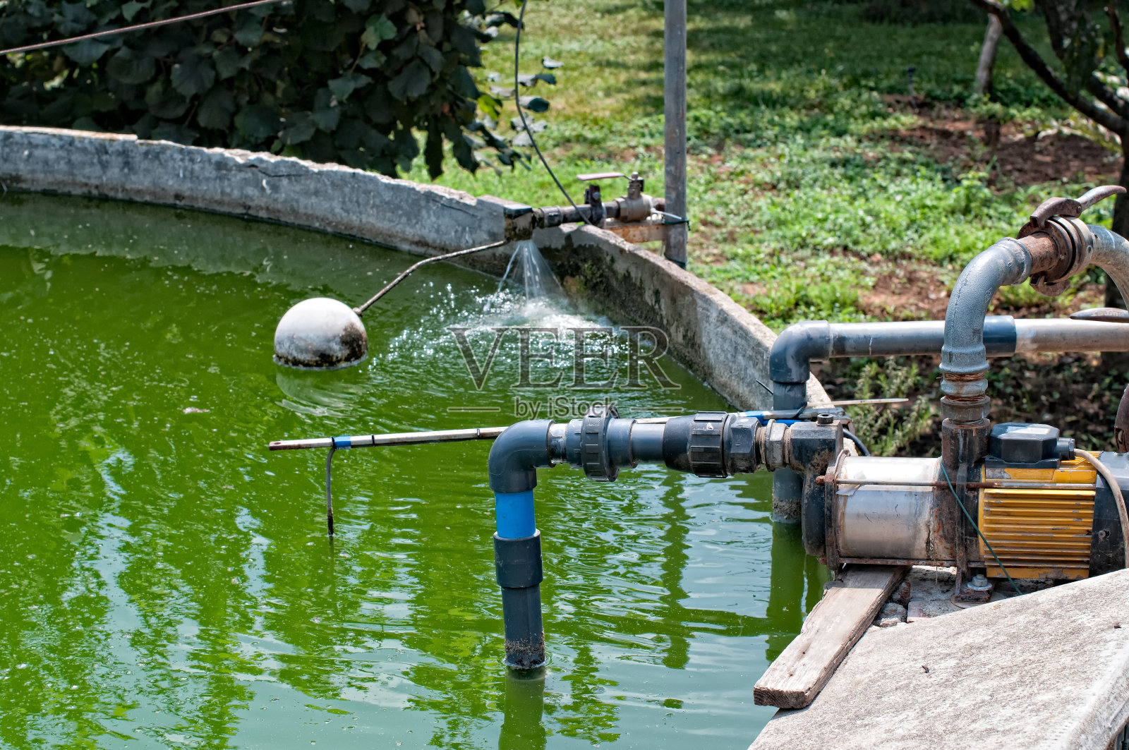 水箱照片摄影图片