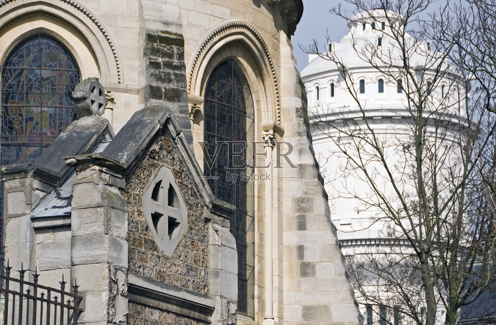 教会和水库照片摄影图片