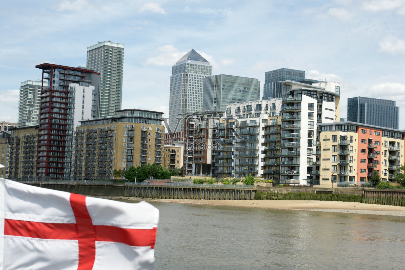 有英国国旗的伦敦城照片摄影图片