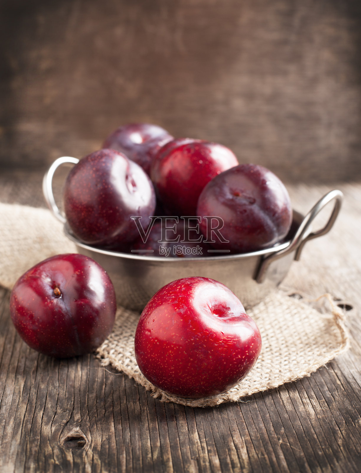 红李子照片摄影图片