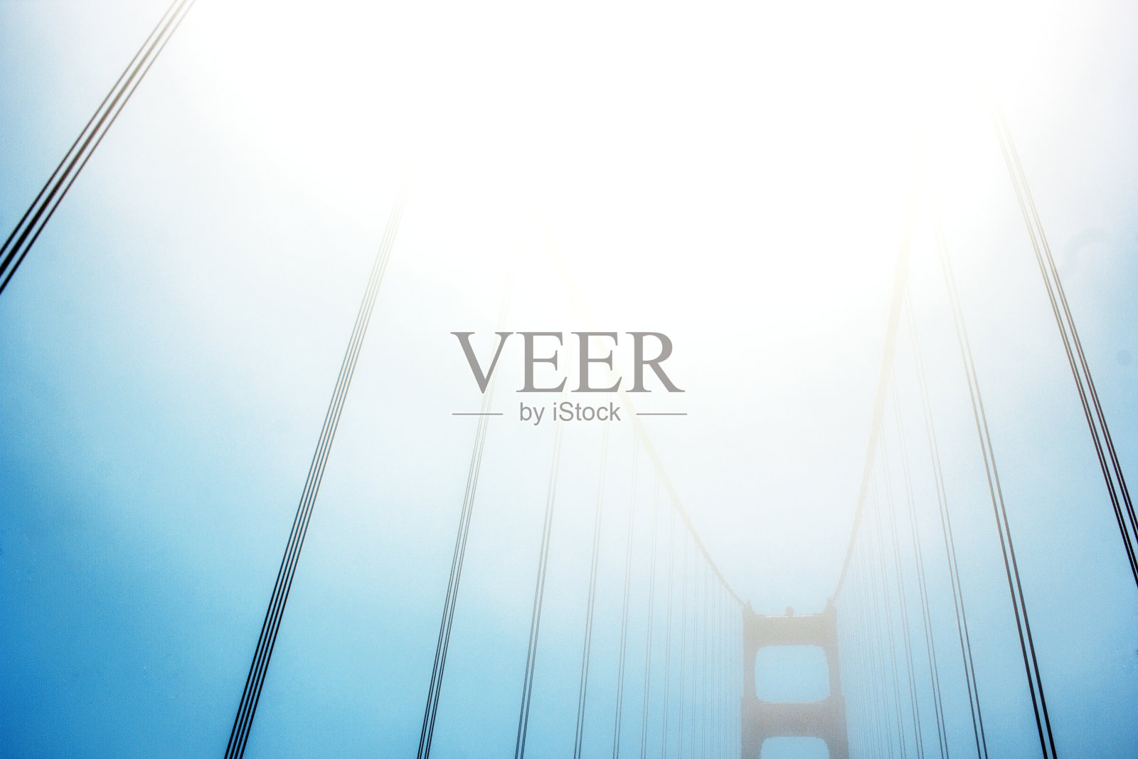 金门大桥高耸入云照片摄影图片