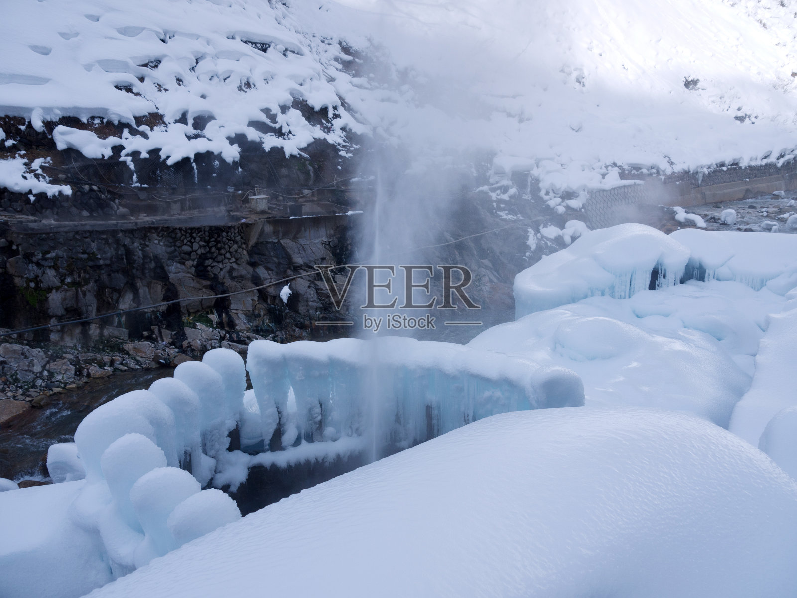 冰冻的喷泉照片摄影图片