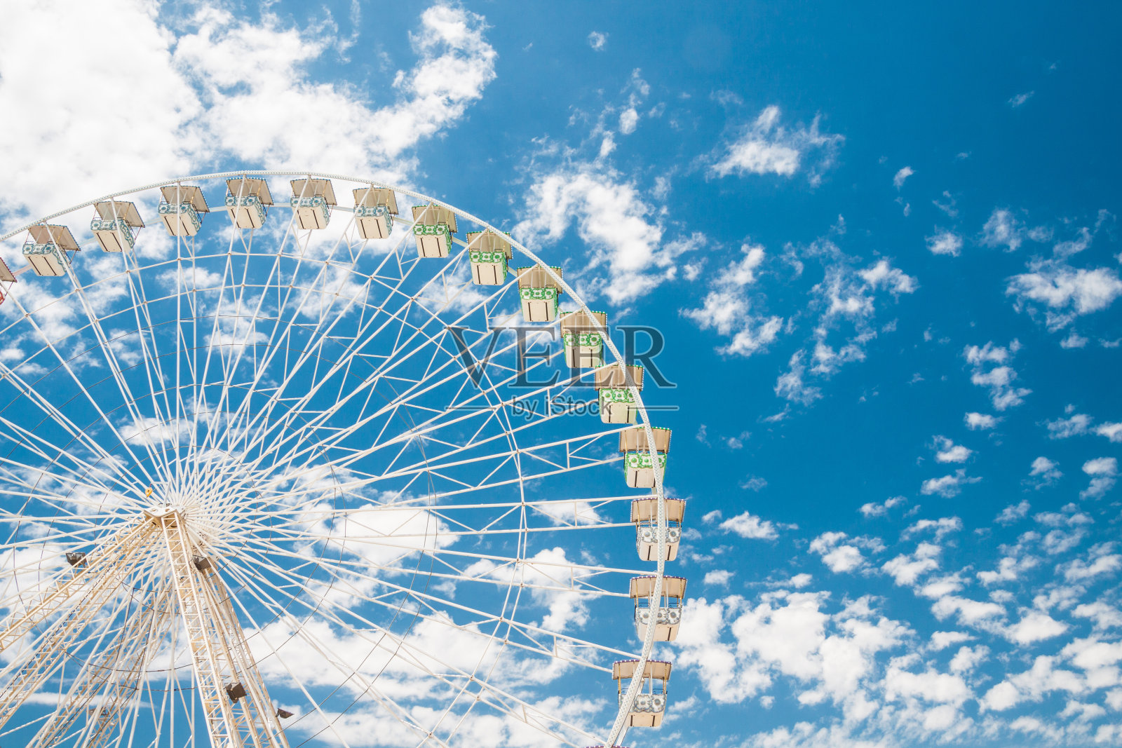 游乐场的摩天轮照片摄影图片