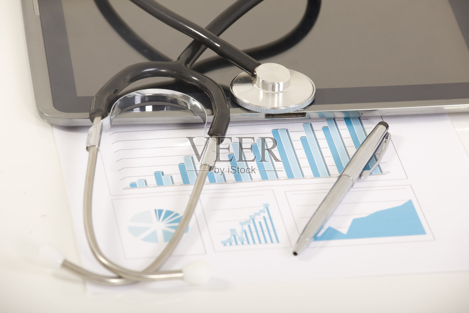 带听诊器的数字平板电脑照片摄影图片