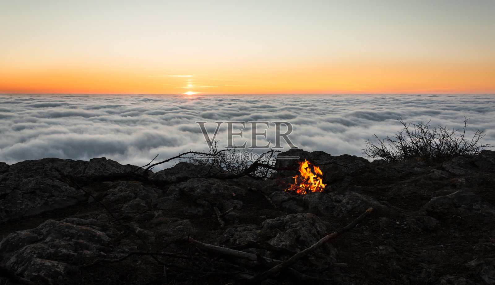 日出火照片摄影图片