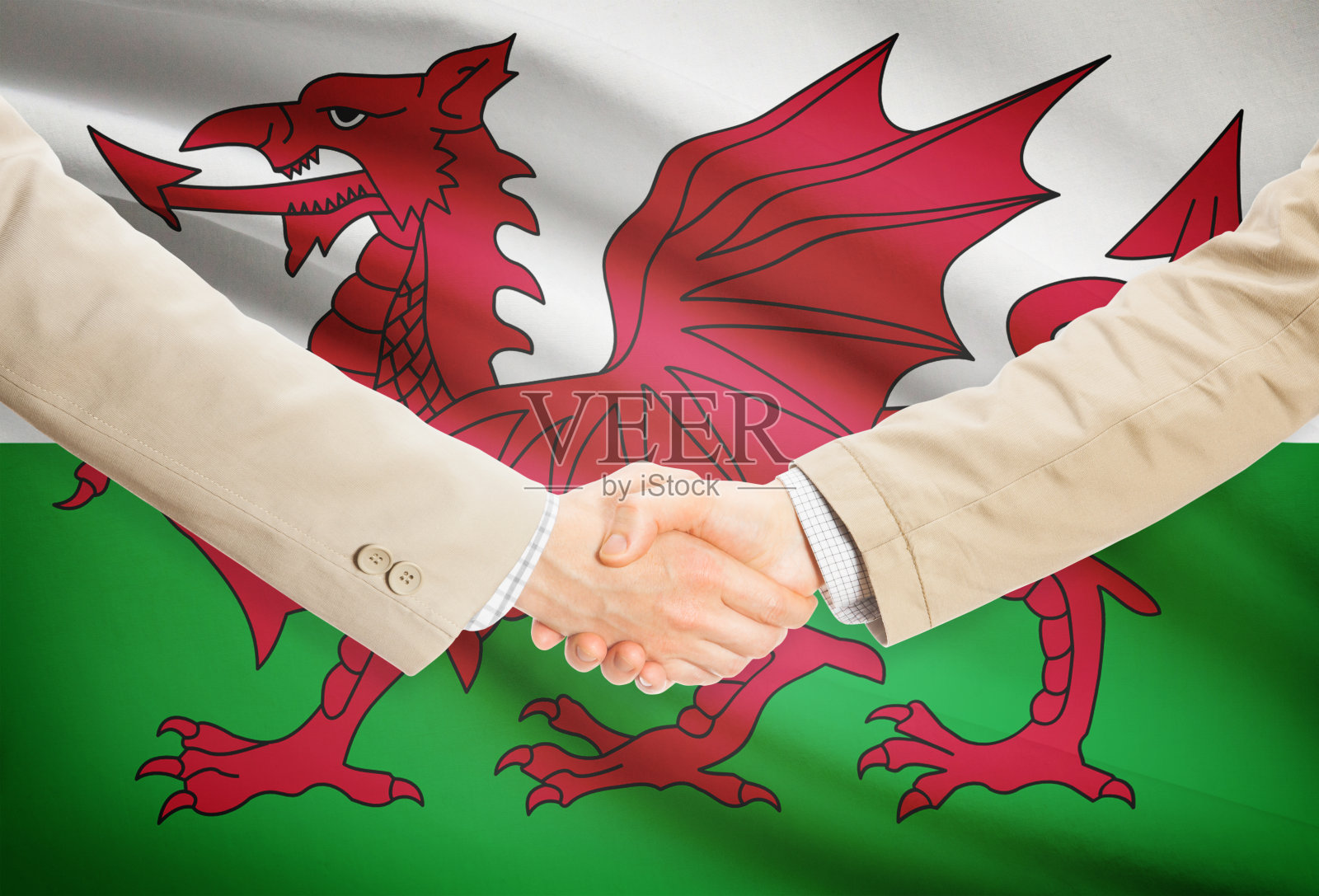 商务人士握手与背景旗帜 - 威尔士照片摄影图片