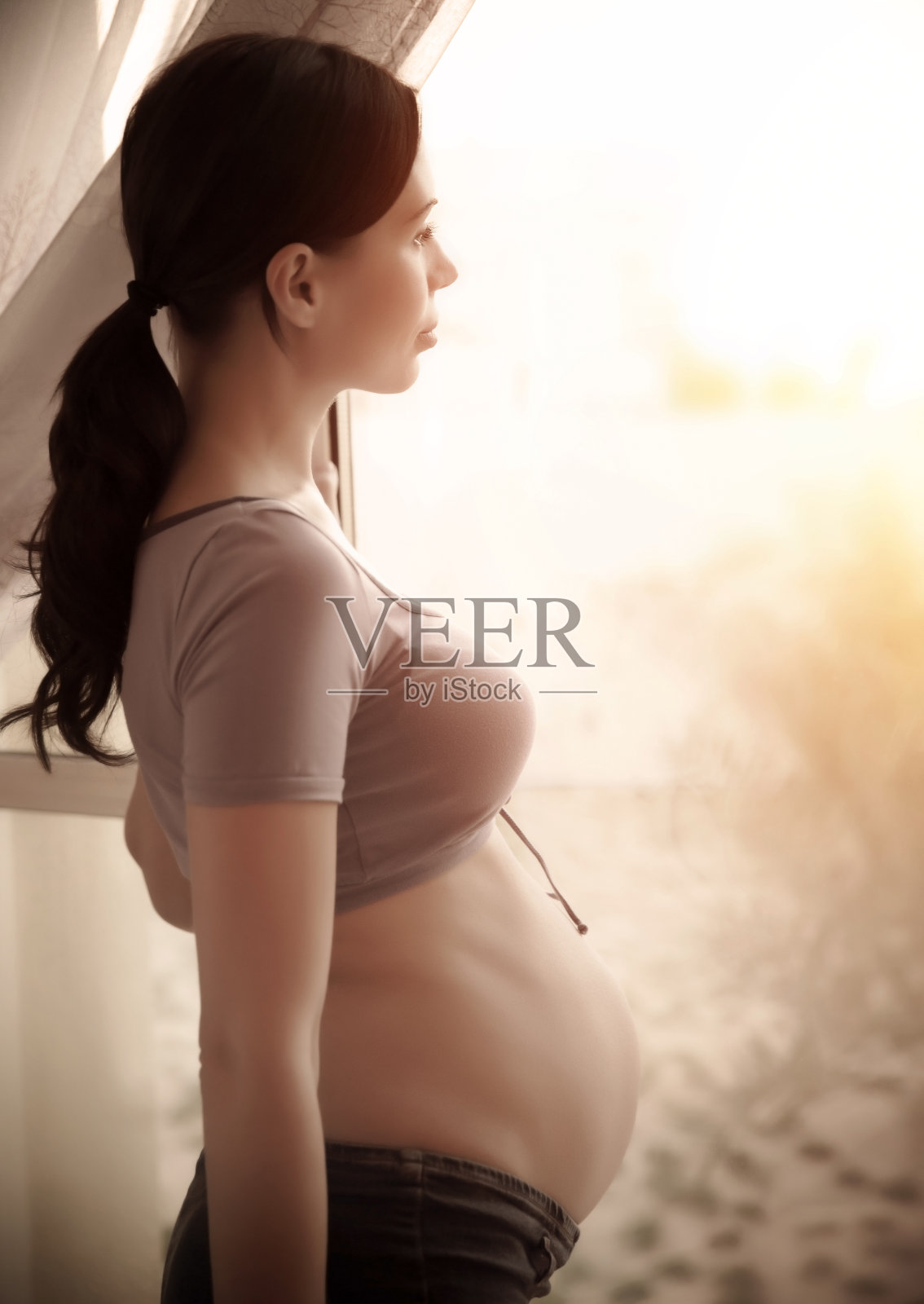 悲伤的孕妇照片摄影图片