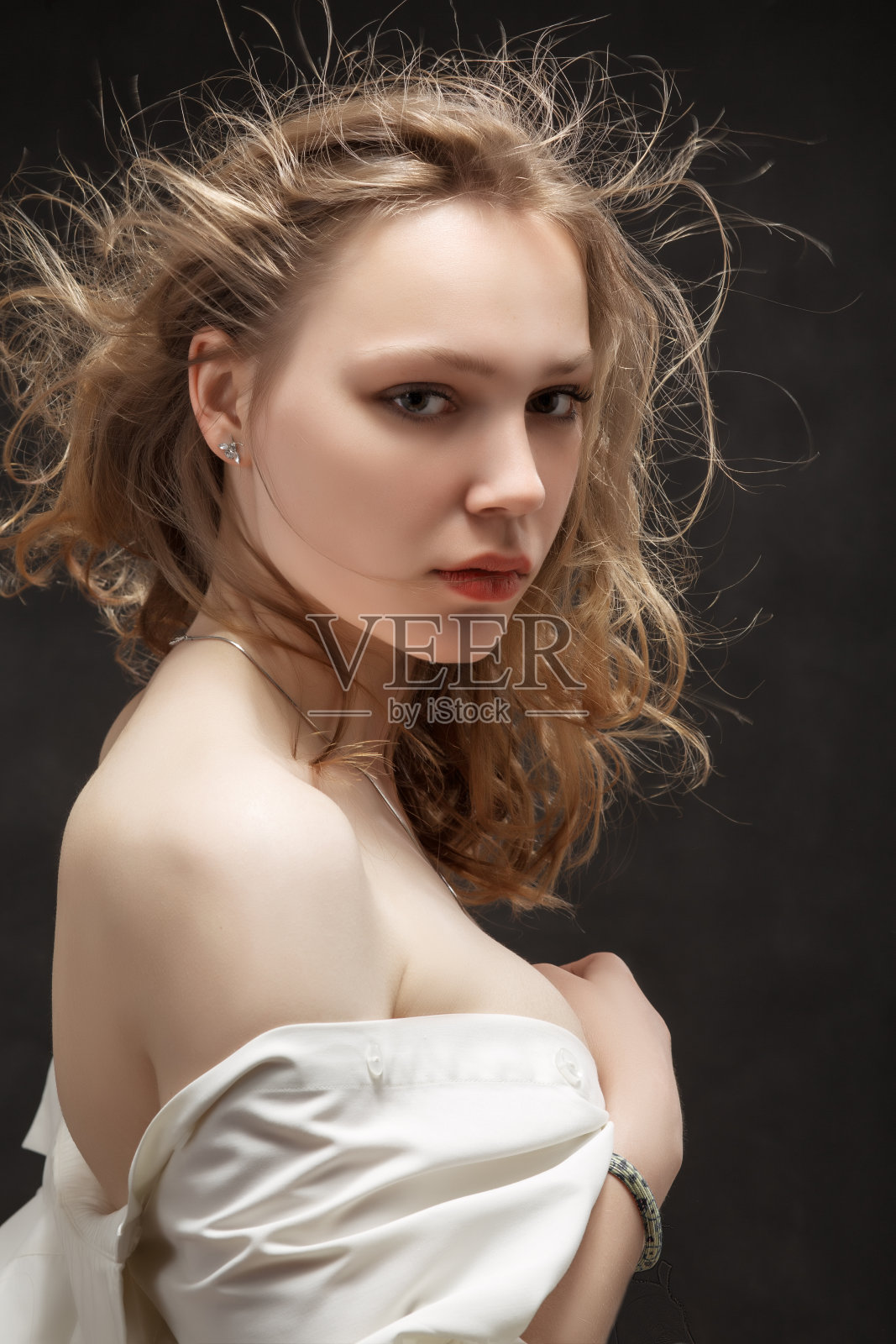 蓬松的头发照片摄影图片