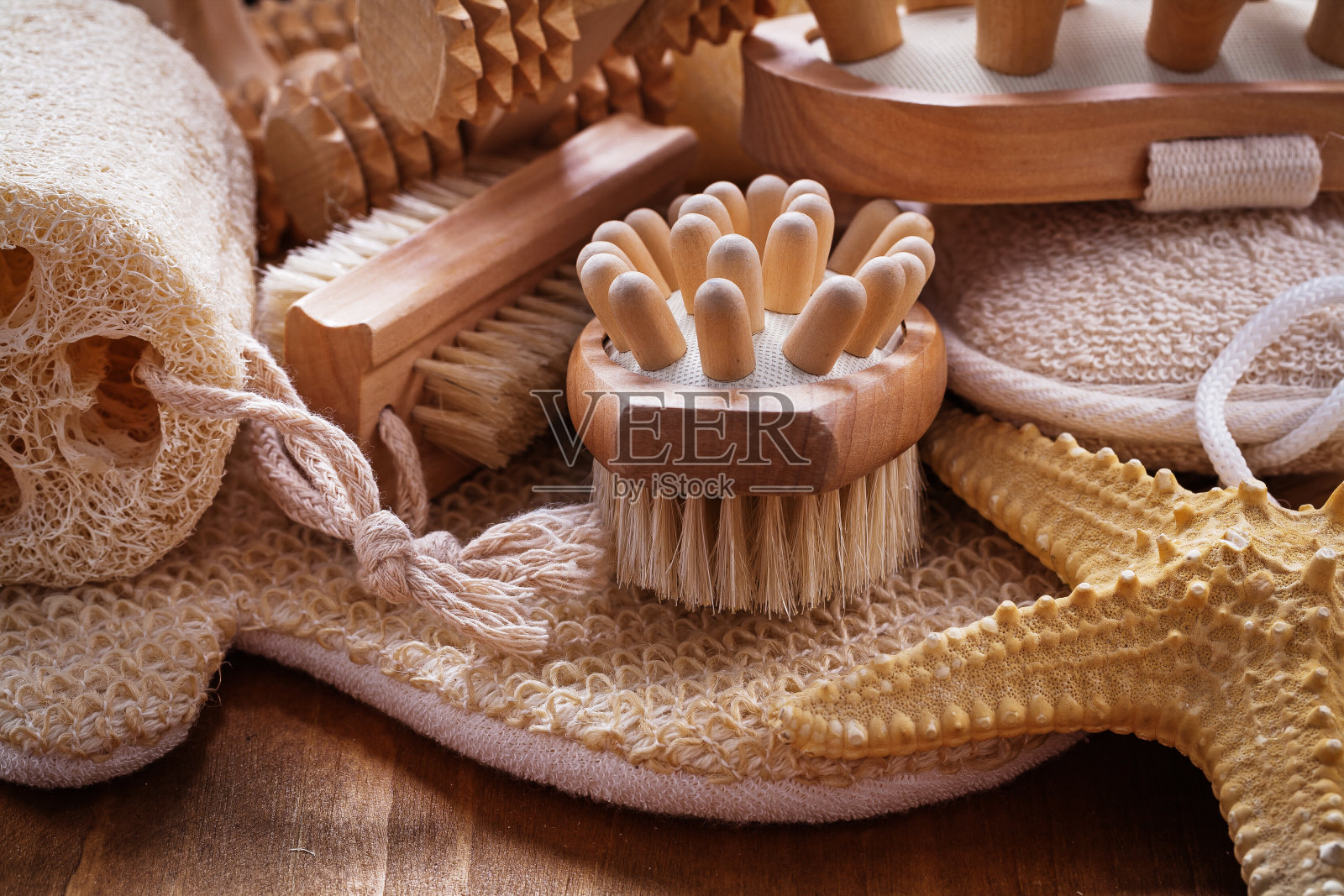 松木板上的大型休闲物品合集照片摄影图片